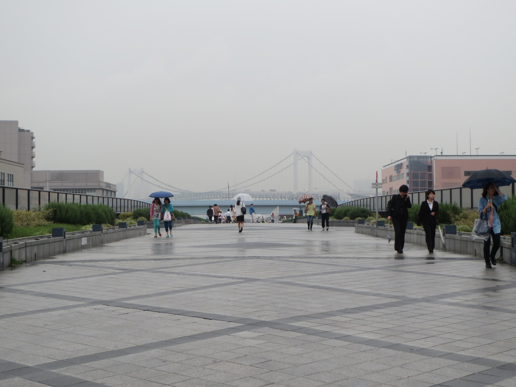 Canon PowerShot ELPH 520 HS (IXUS 500 HS / IXY 3) sample photo. Rainy tokyo photography