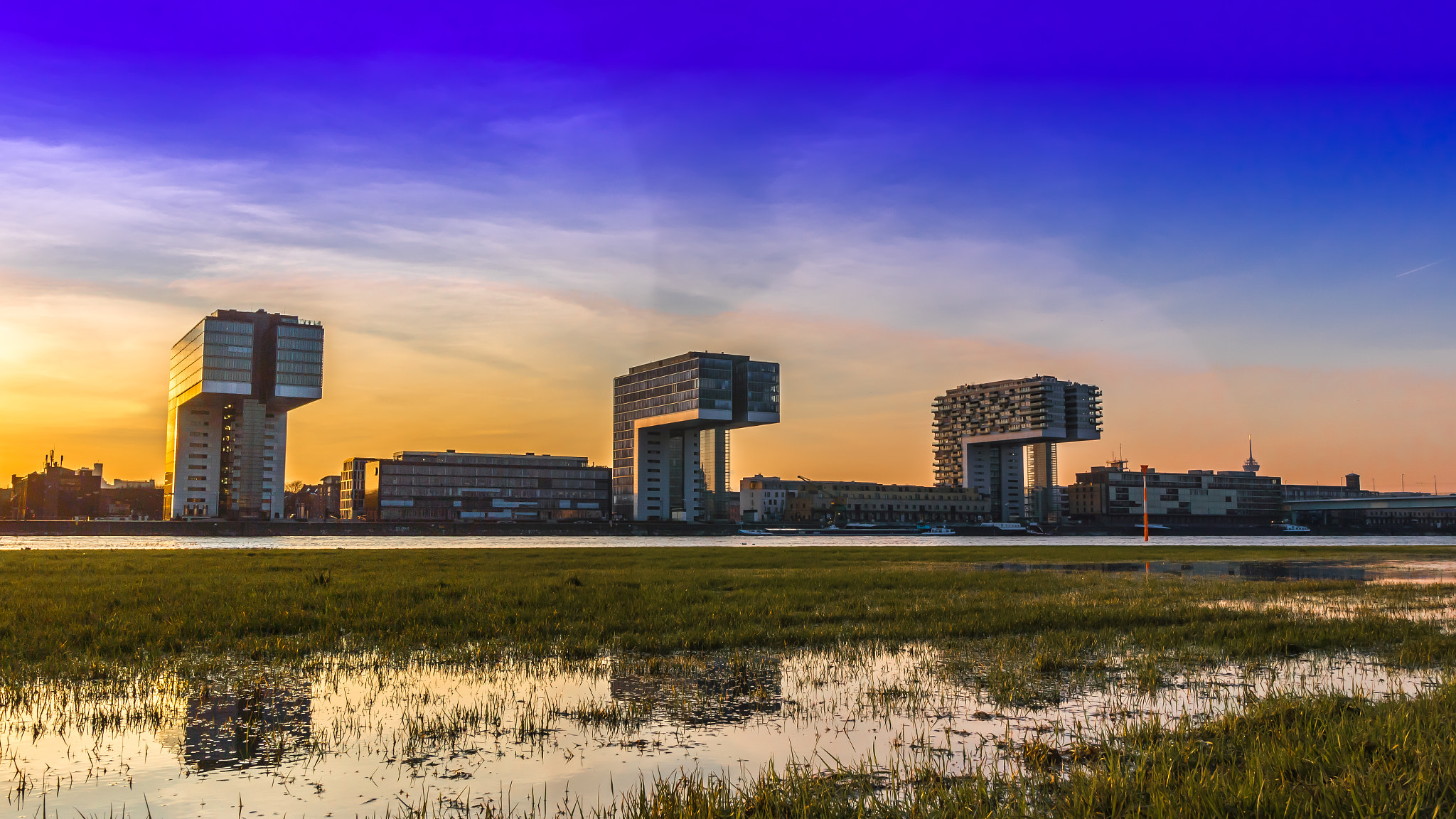 Canon EF-S 10-18mm F4.5–5.6 IS STM sample photo. Skyline cologne photography