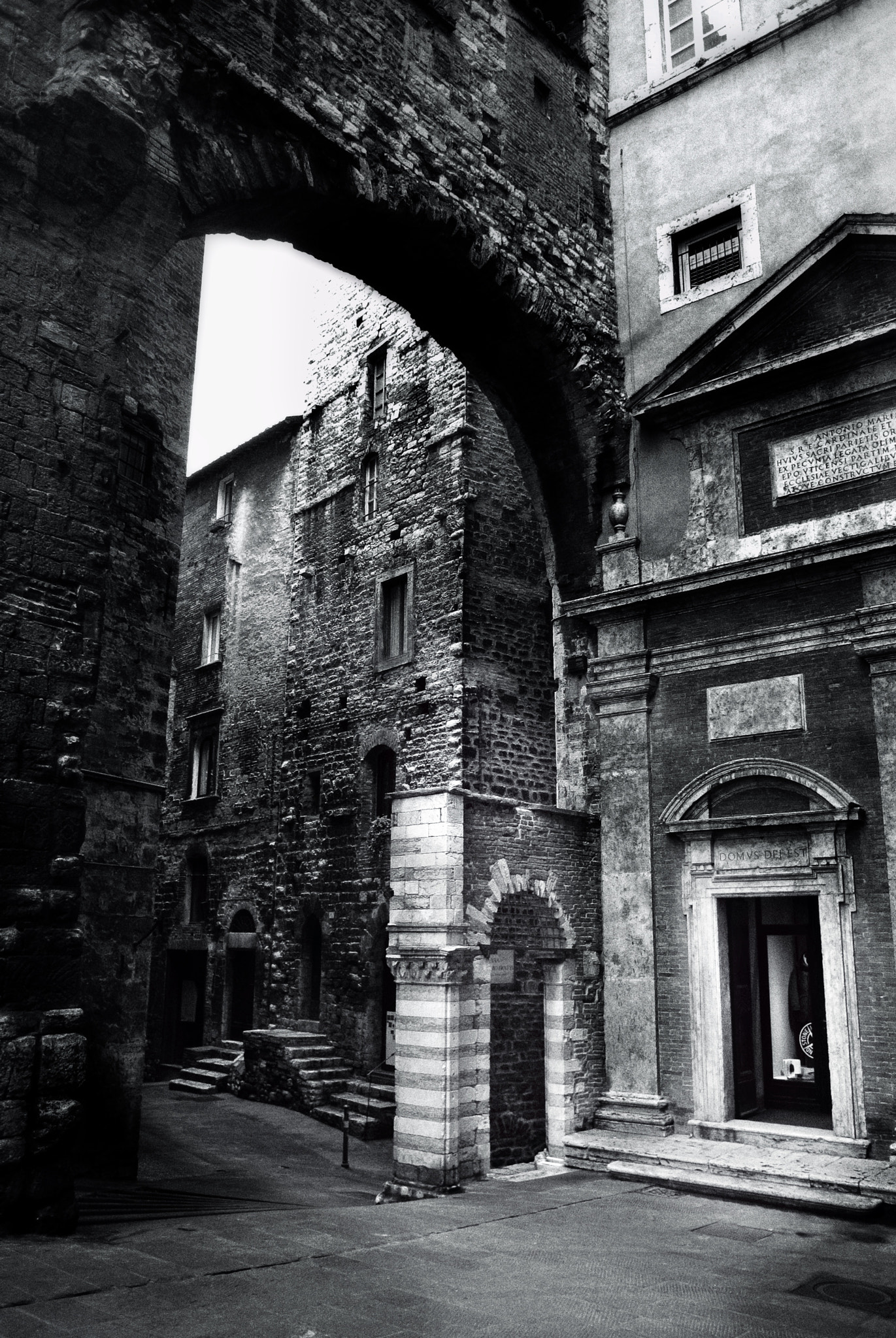 Nikon 1 Nikkor 10mm F2.8 sample photo. Perugia, umbria photography