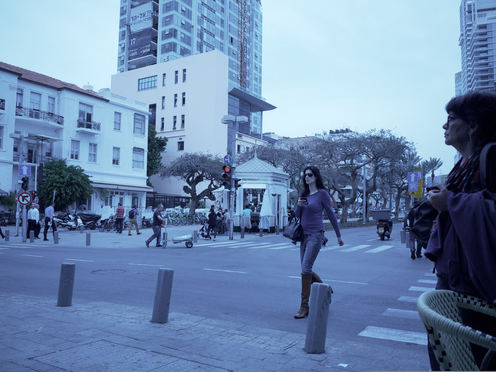 Panasonic Lumix DMC-GF3 + Panasonic Lumix G 14mm F2.5 ASPH sample photo. Purple girl .. photography