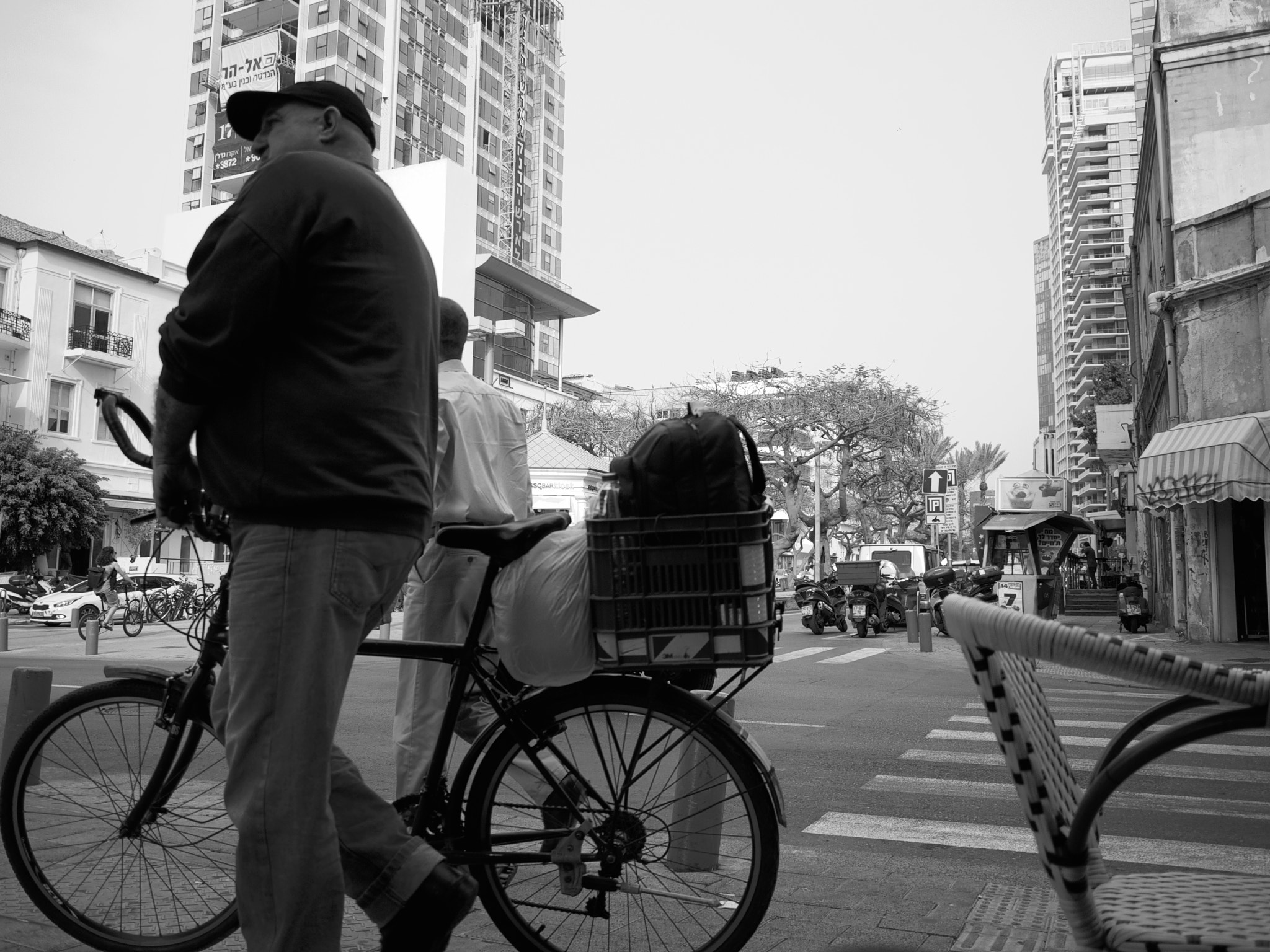 Panasonic Lumix DMC-GF3 + Panasonic Lumix G 14mm F2.5 ASPH sample photo. The big man... photography
