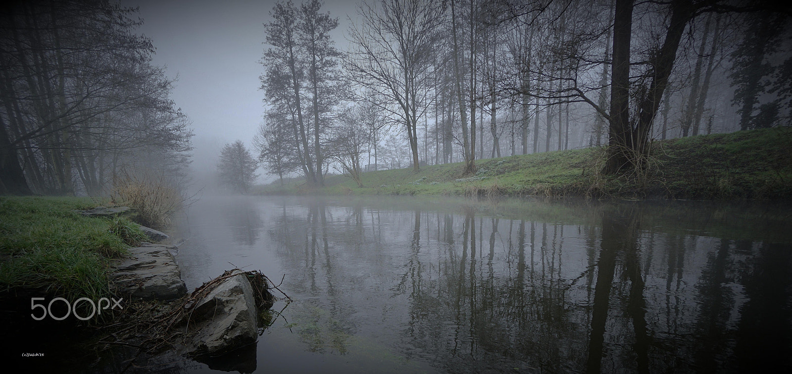 Sony a6000 + Sony E 10-18mm F4 OSS sample photo. Niersnebel anleger sw photography