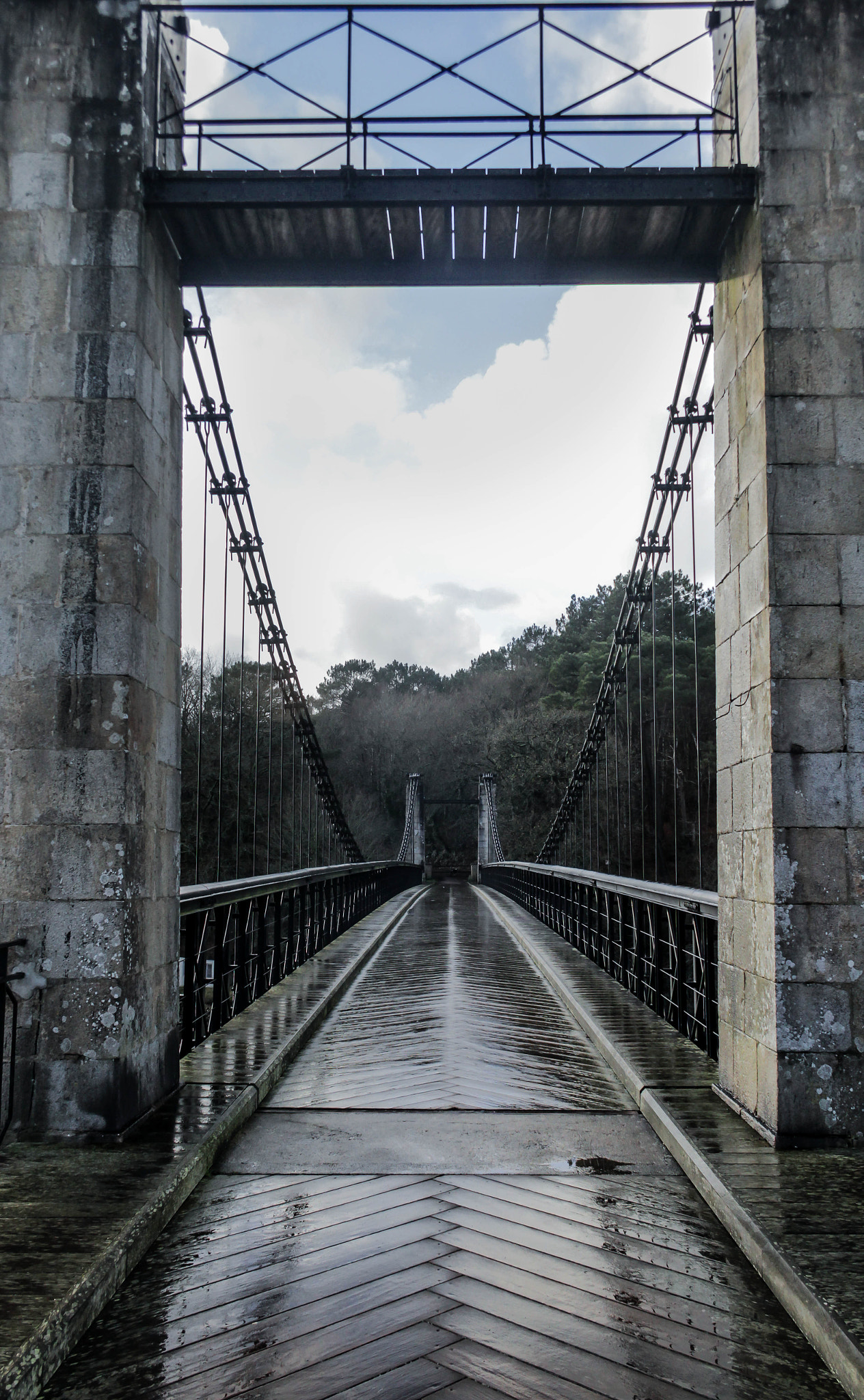 Canon EF-S 18-55mm F3.5-5.6 sample photo. Le bono - le pont photography