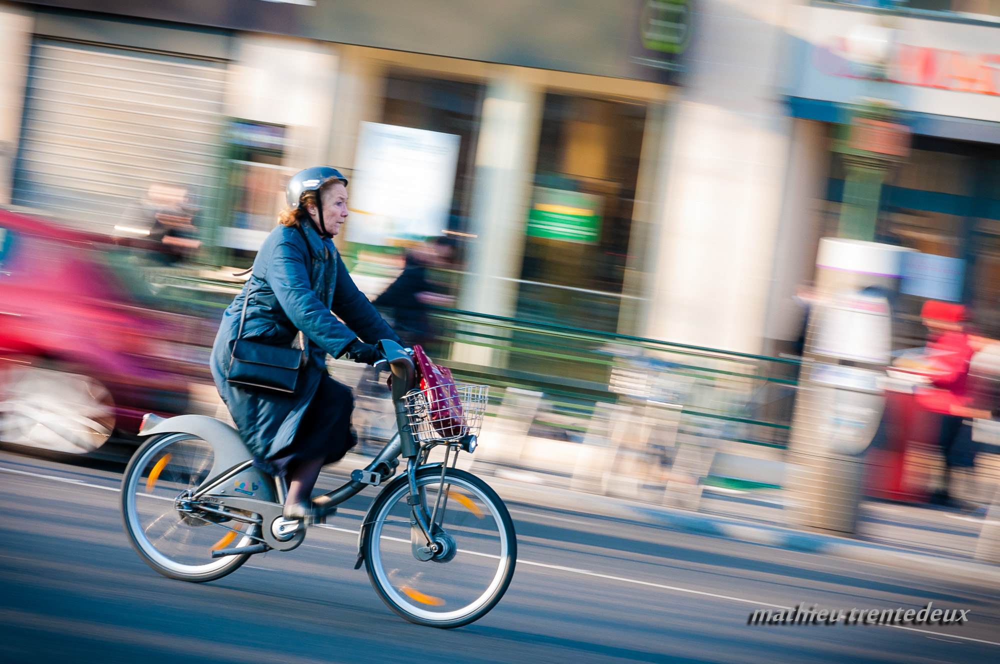Sigma 17-70mm F2.8-4 DC Macro OS HSM | C sample photo. Paris - a vélo photography