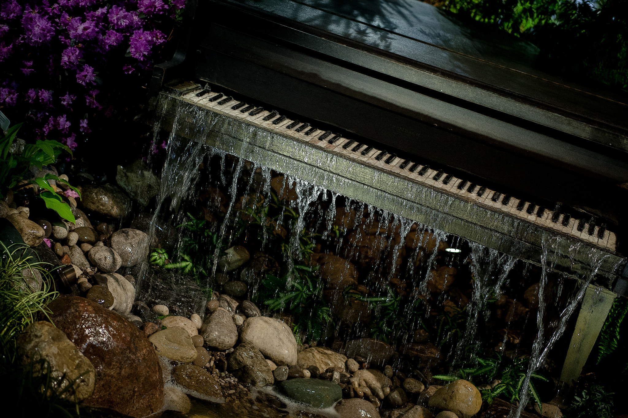 Sigma 70mm F2.8 EX DG Macro sample photo. Garden piano photography