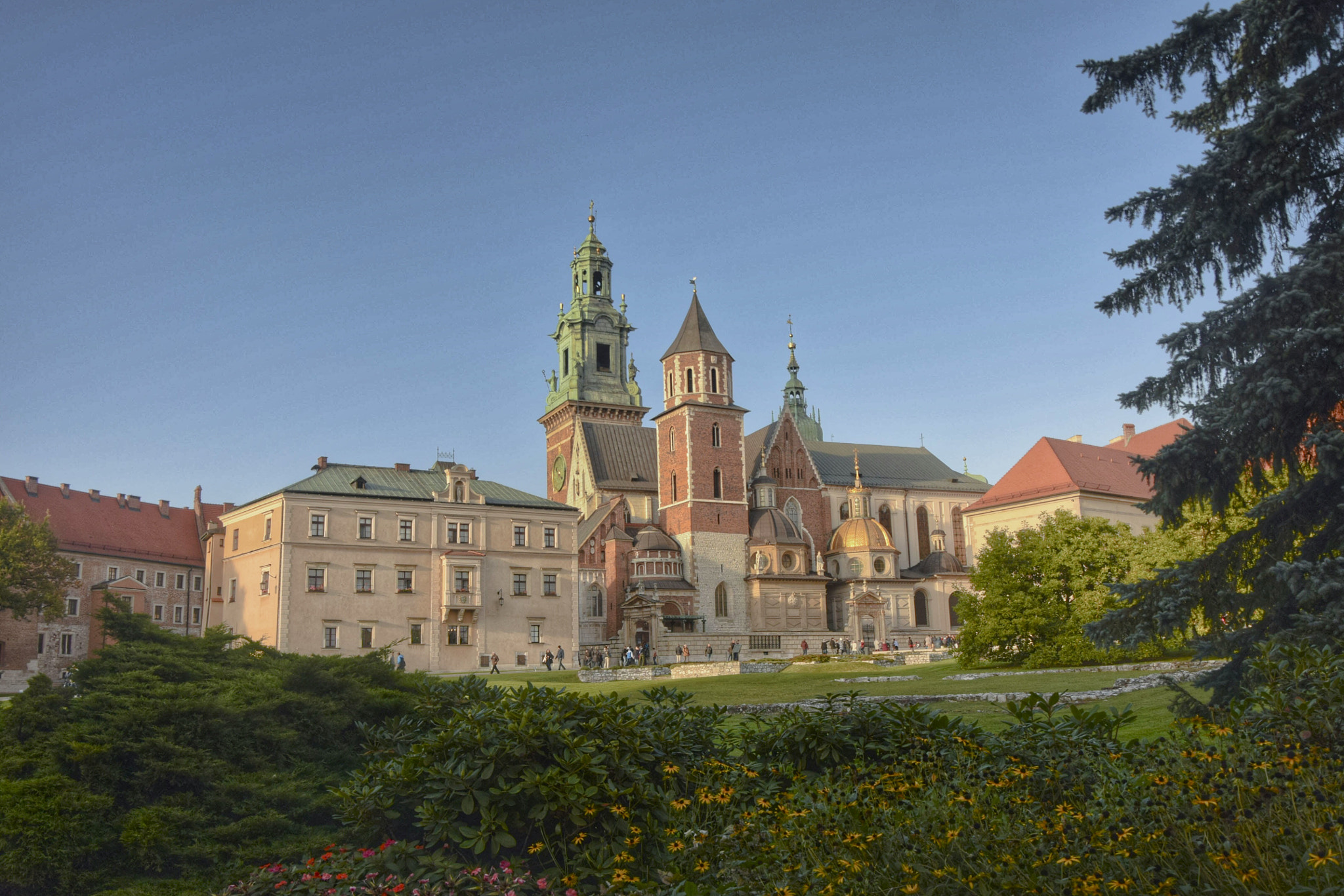 Nikon D3300 + Nikon AF Fisheye-Nikkor 16mm F2.8D sample photo. Krakow castle photography