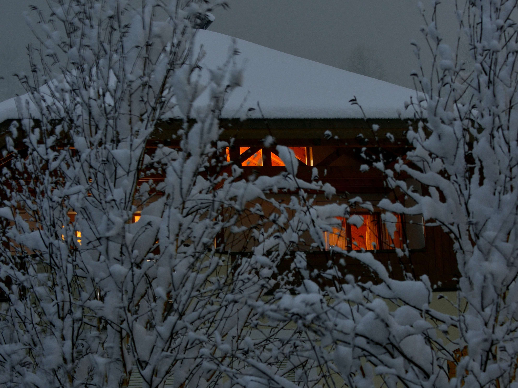 Nikon D600 sample photo. Warm light in a cold evening photography