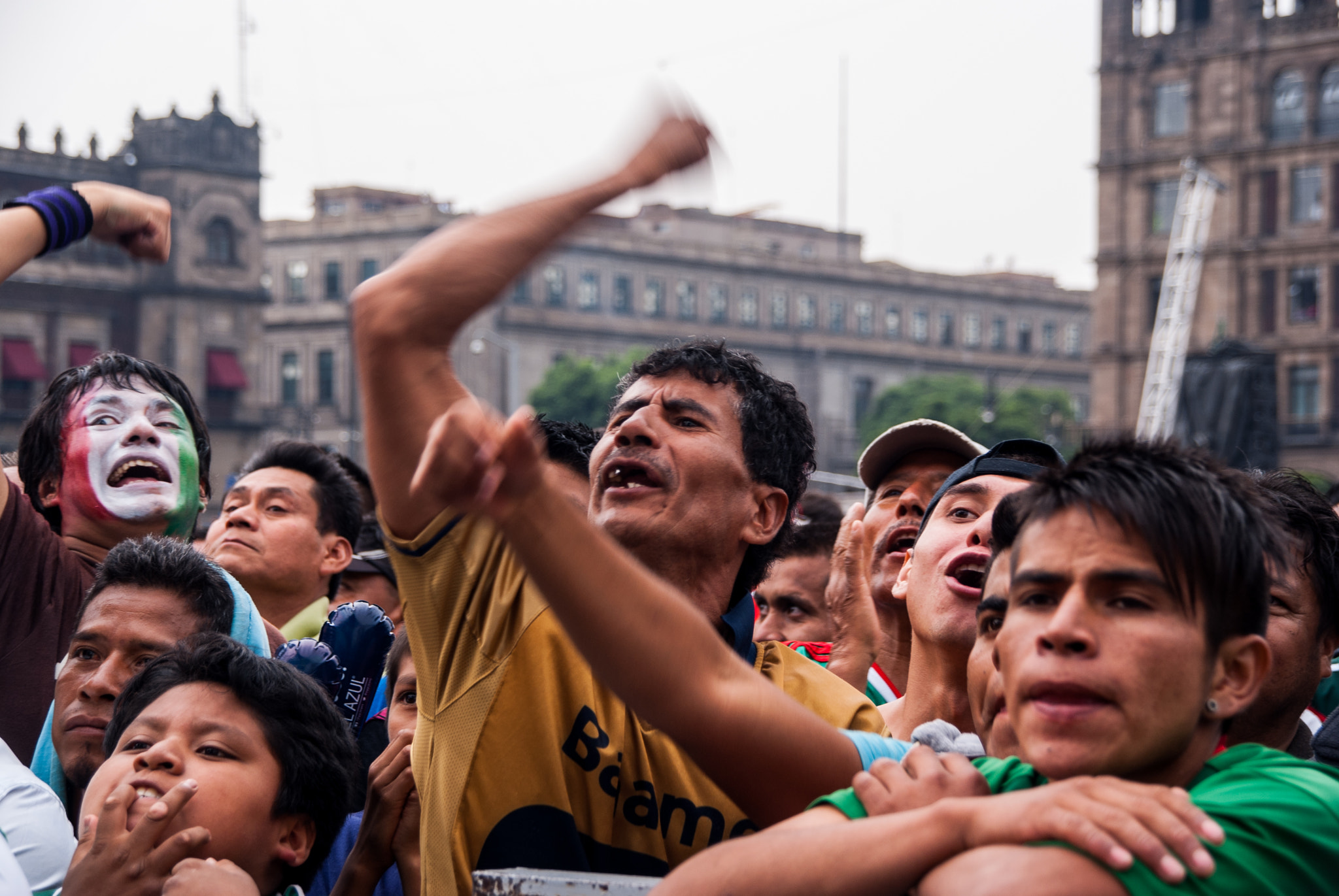 Sony Alpha DSLR-A200 + Sigma 18-200mm F3.5-6.3 DC sample photo. Soccer passion, pasión por el futbol. photography
