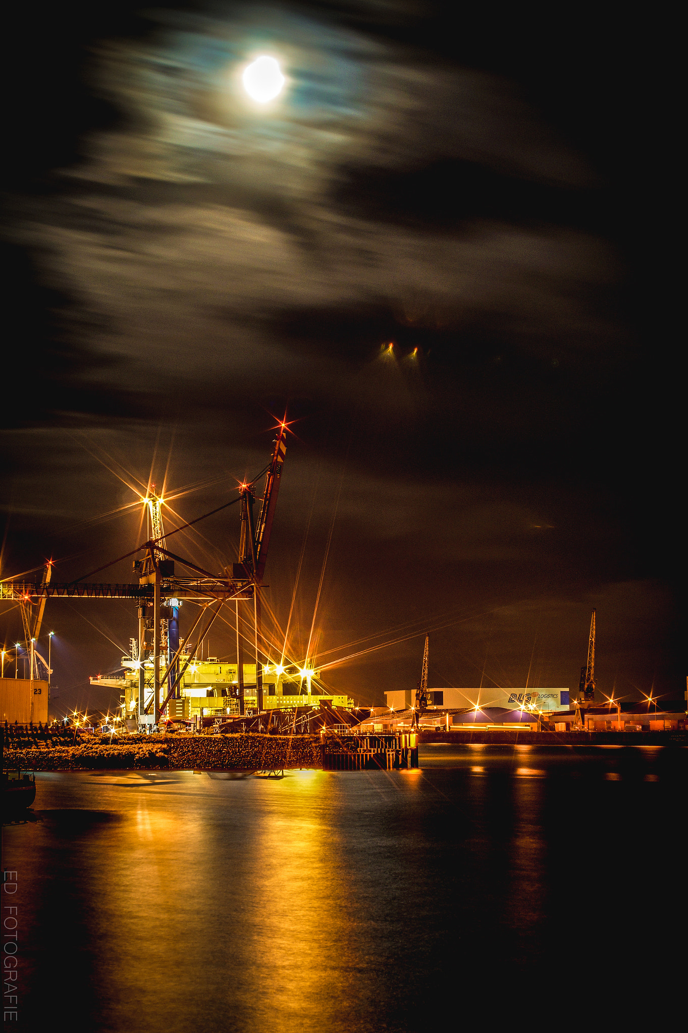 35-70mm F4 sample photo. Neustädter hafen bremen photography