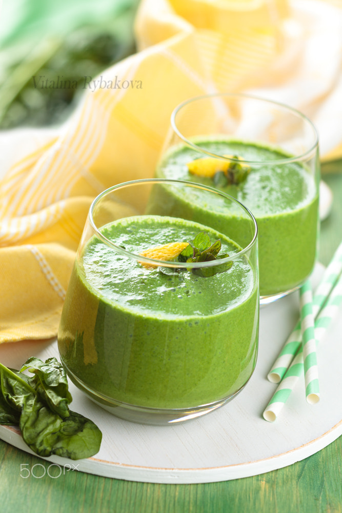 Canon EOS 5D Mark II + Canon TS-E 90mm F2.8 Tilt-Shift sample photo. Spinach smoothie  with mint. photography