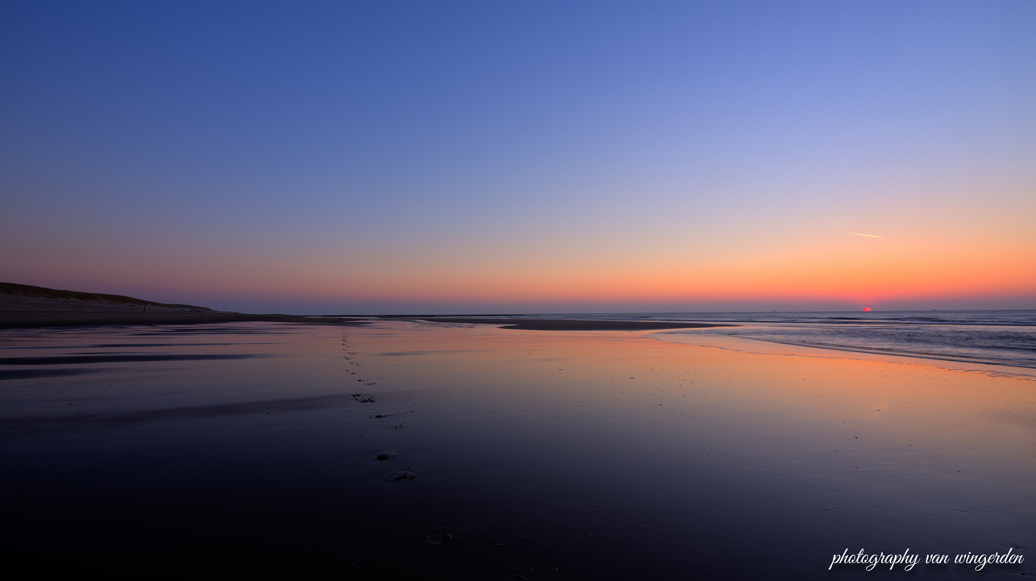 Olympus OM-D E-M10 II + Panasonic Lumix G Vario 7-14mm F4 ASPH sample photo. Sunset on texel photography