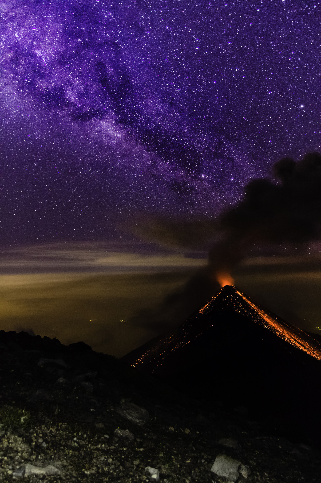 Tamron SP AF 17-50mm F2.8 XR Di II LD Aspherical (IF) sample photo. Volcán de fuego + vía láctea photography
