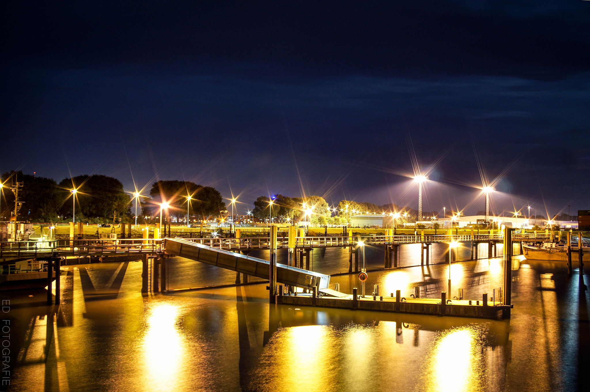 Sony SLT-A58 + 35-70mm F4 sample photo. Golden jetty photography