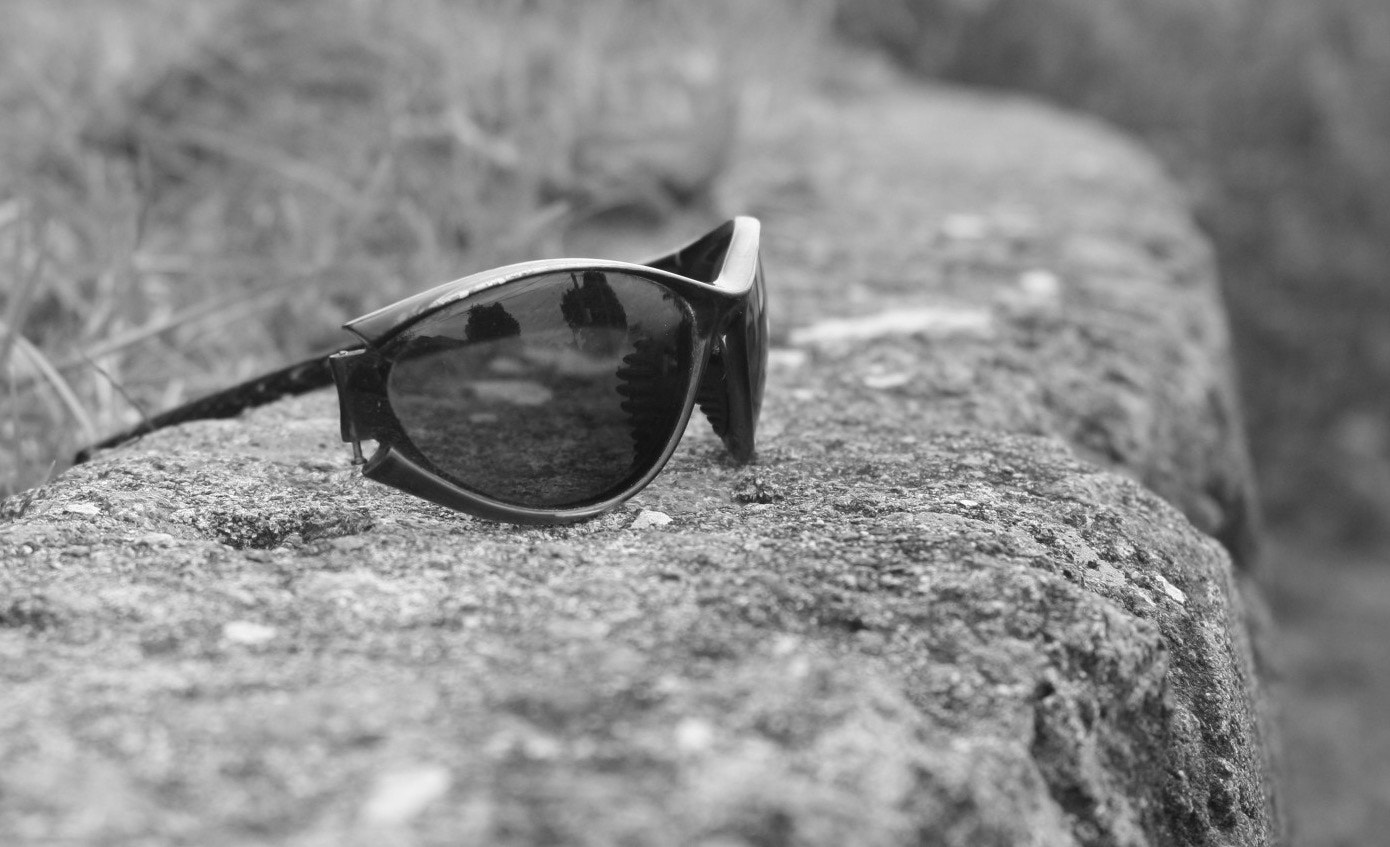 Canon EOS 1000D (EOS Digital Rebel XS / EOS Kiss F) sample photo. Broken glasses photography