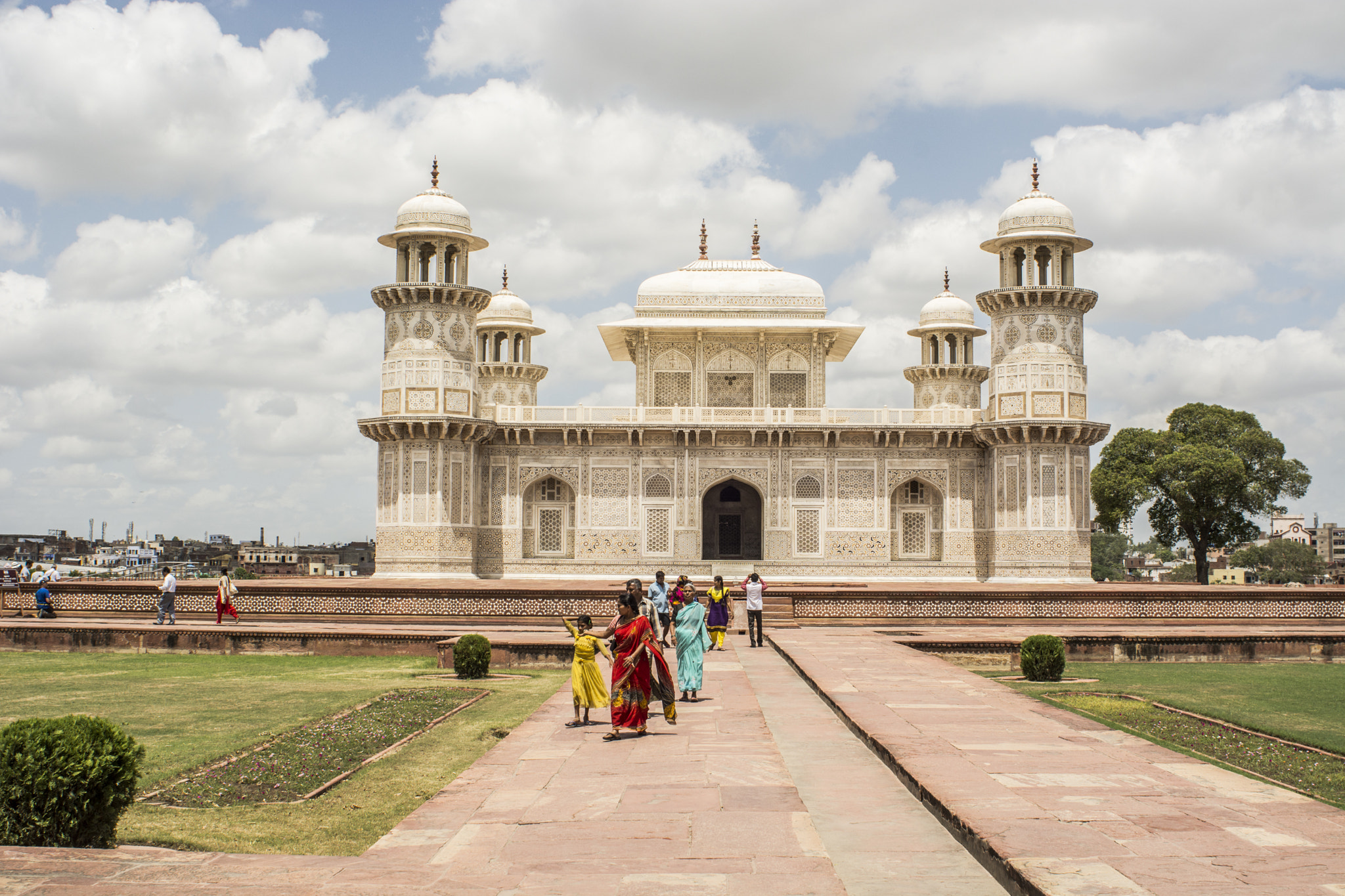 Nikon D7100 + AF Nikkor 28mm f/2.8 sample photo. Baby taj photography