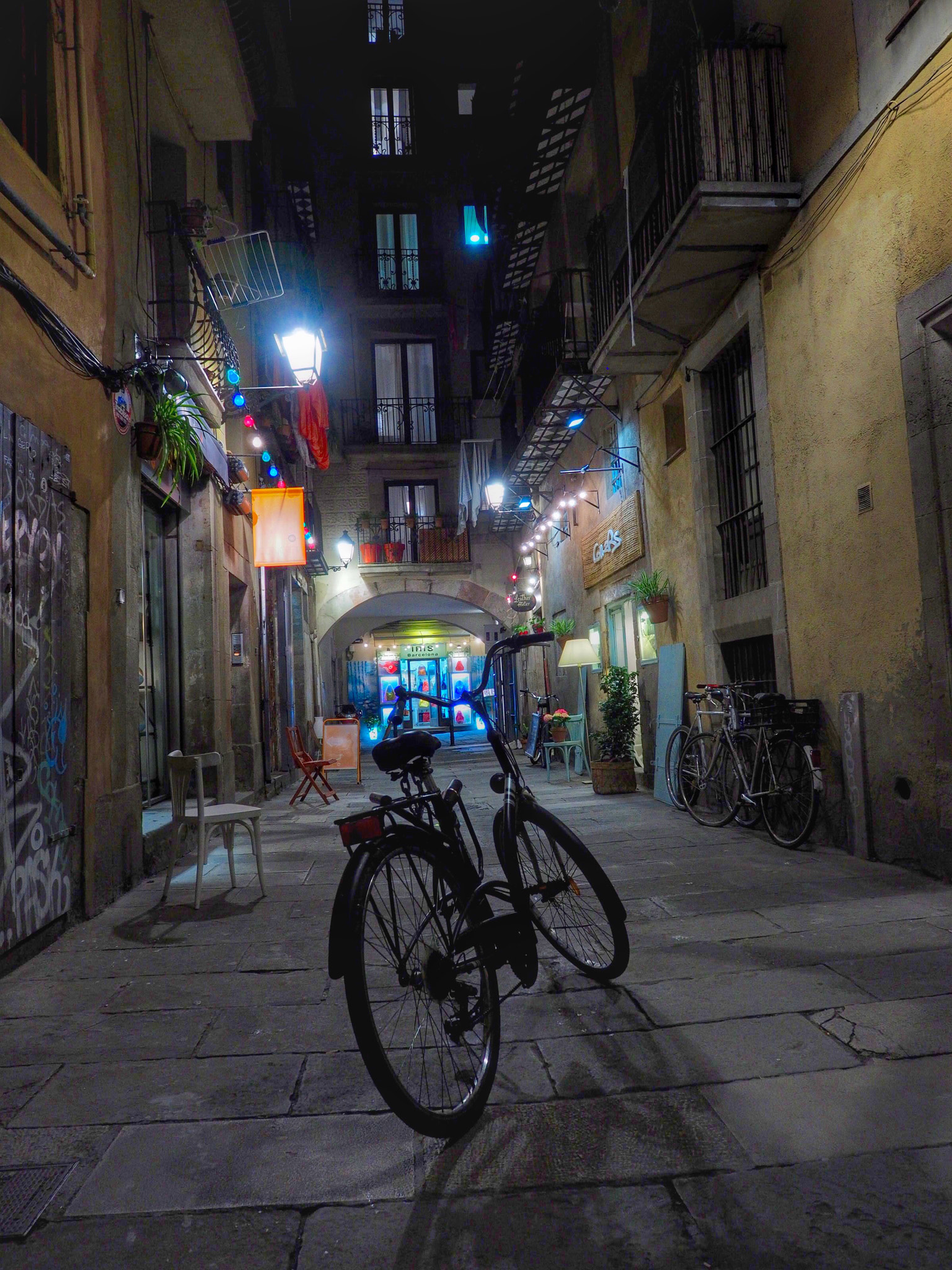Olympus OM-D E-M5 II + OLYMPUS M.12mm F2.0 sample photo. Back street.. photography