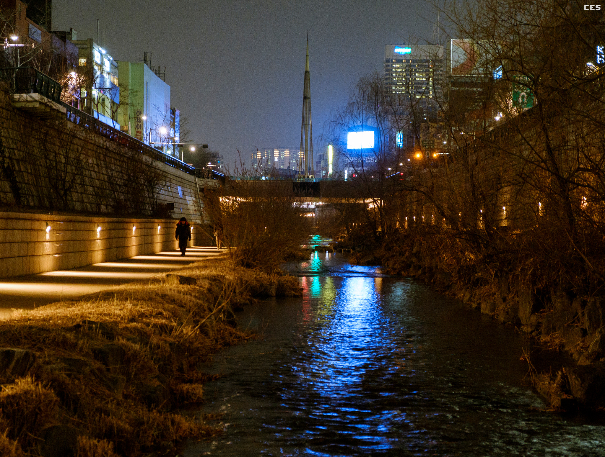 Fujifilm X-A2 + Fujifilm XF 18-55mm F2.8-4 R LM OIS sample photo. Disaster in cheonggye-cheon photography