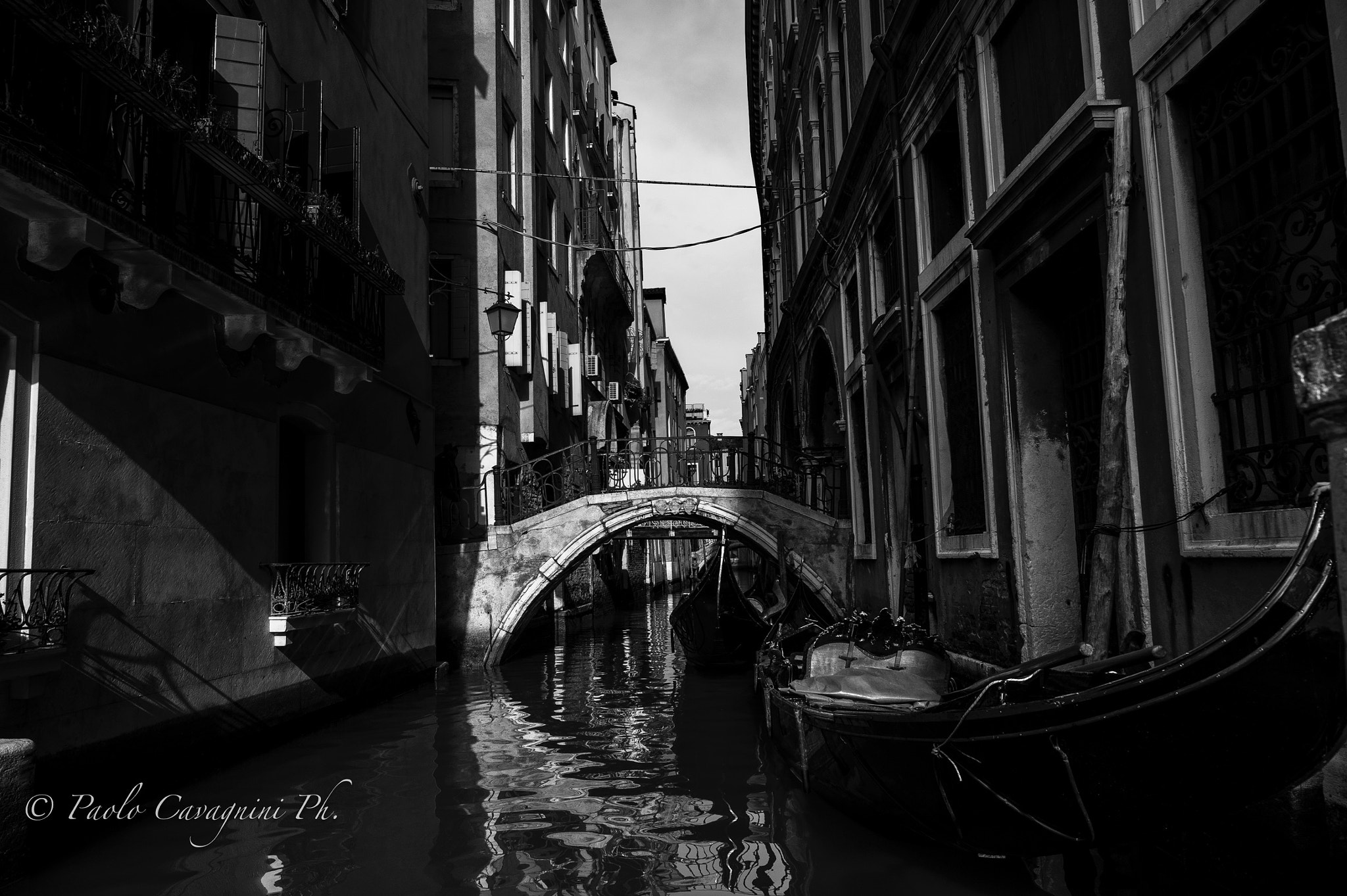 Nikon Df + Nikon AF-S Nikkor 24mm F1.4G ED sample photo. Light and shadow in venice photography
