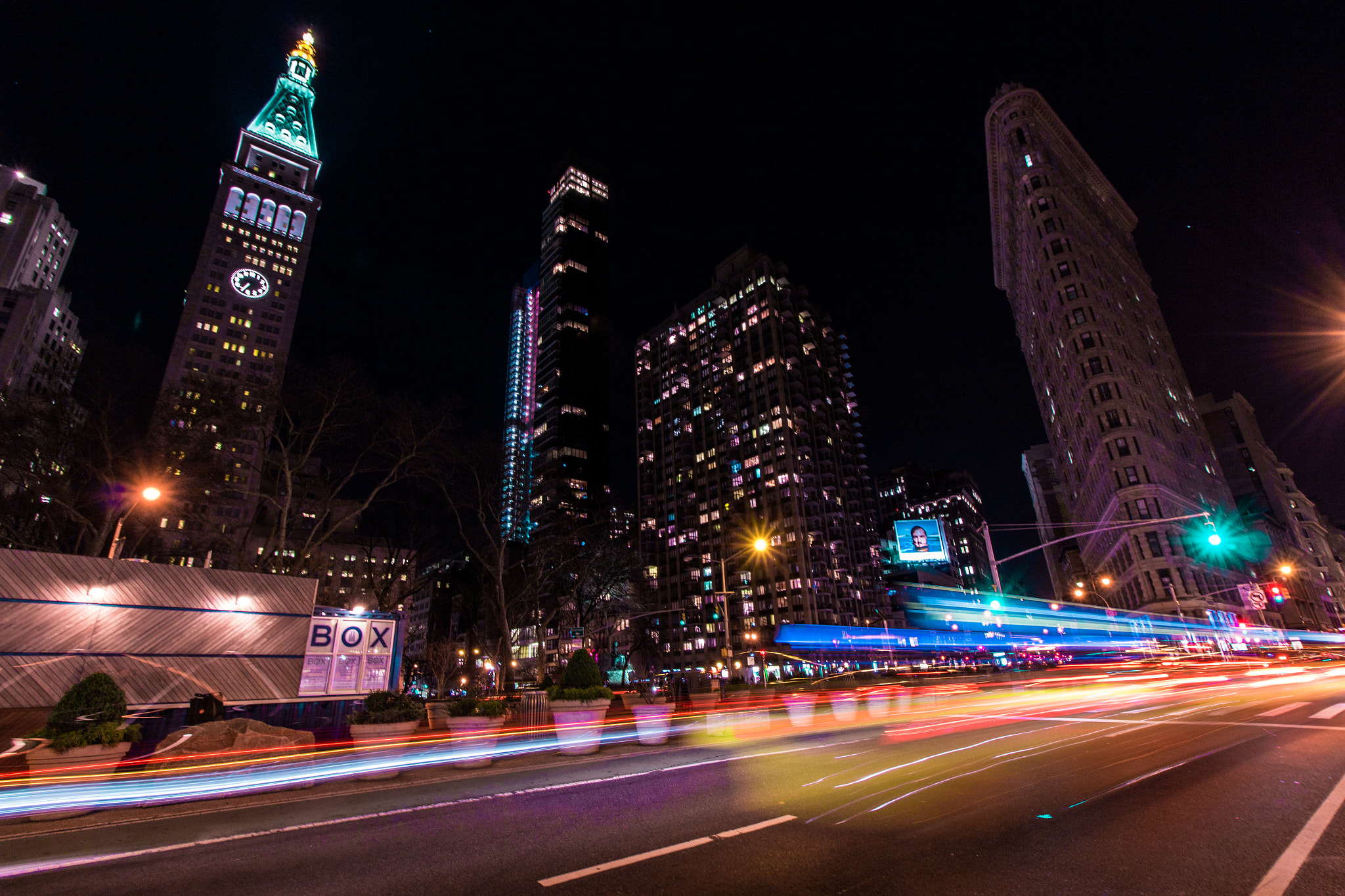Canon EF-S 10-18mm F4.5–5.6 IS STM sample photo. I missed the taxi photography