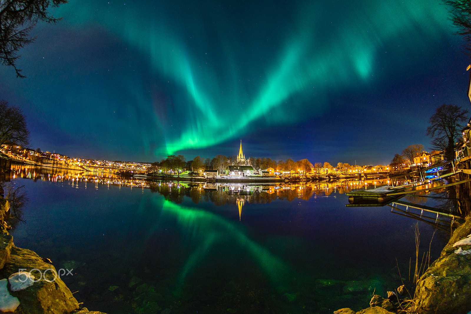 Nikon AF DX Fisheye-Nikkor 10.5mm F2.8G ED sample photo. Nidaros cathedral auroa photography