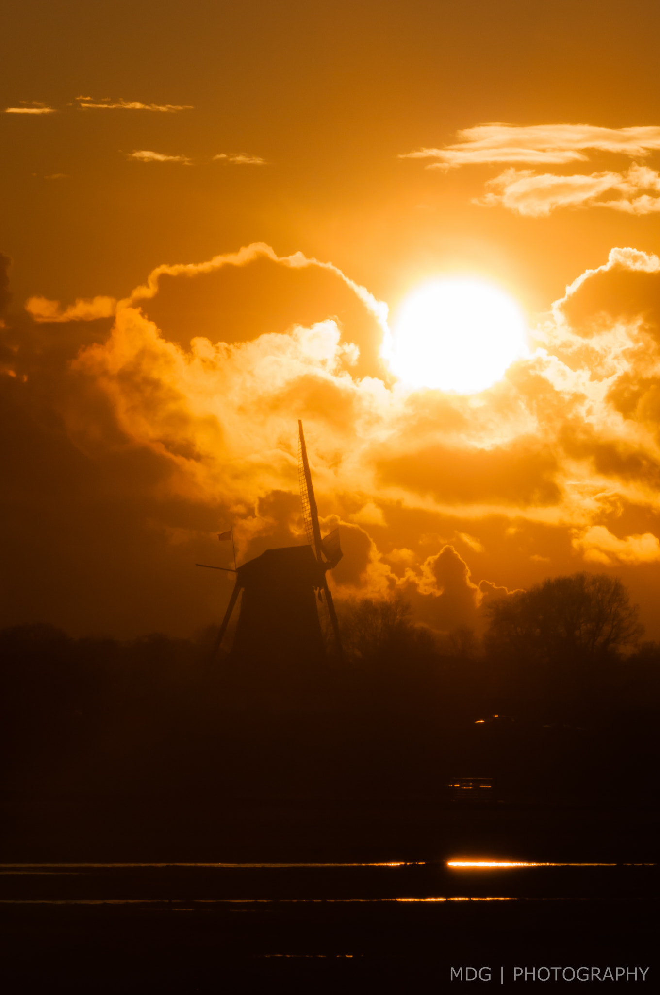 Nikon AF-S Nikkor 70-200mm F4G ED VR sample photo. Burning windmill photography