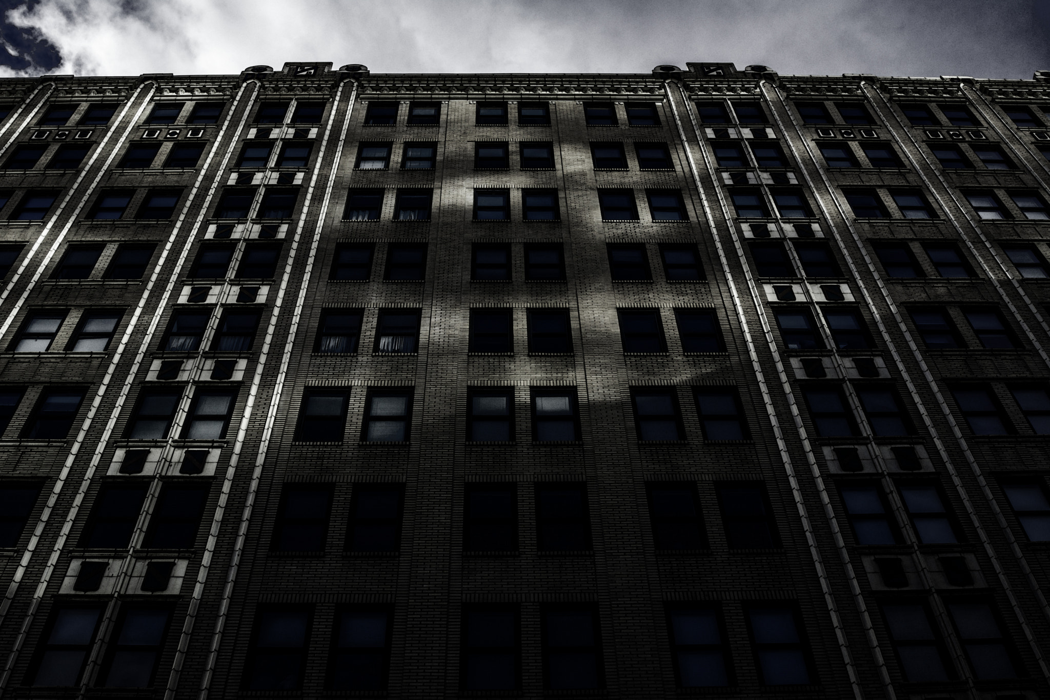 AF Zoom-Nikkor 28-80mm f/3.3-5.6G sample photo. Downtown photography