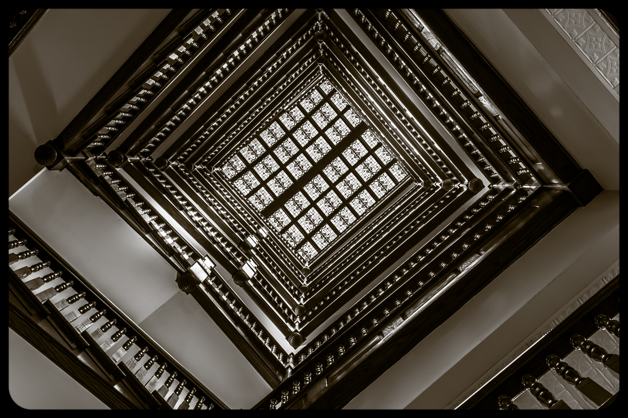 AF Zoom-Nikkor 28-80mm f/3.3-5.6G sample photo. Union hotel stairway photography