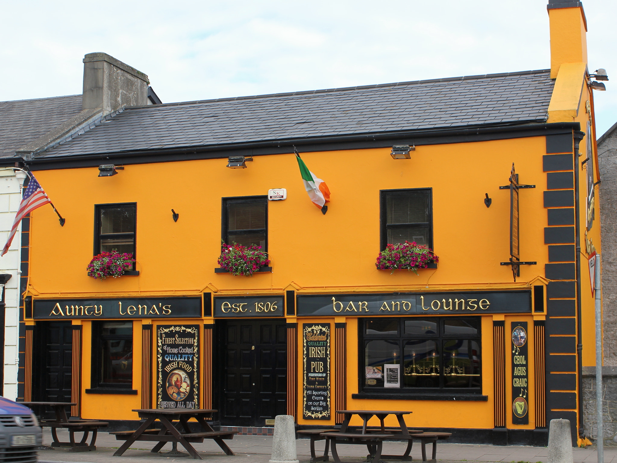 Canon EF-S 18-55mm F3.5-5.6 IS sample photo. Aunty lenas pub adare photography