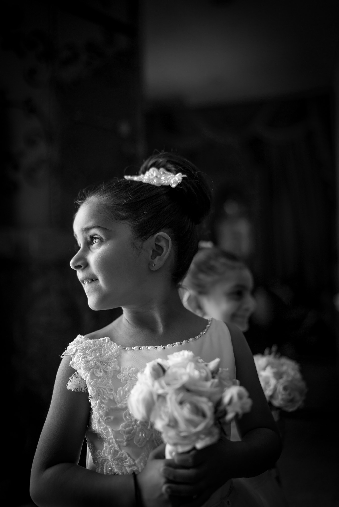 Sony a7S II + Sony Distagon T* FE 35mm F1.4 ZA sample photo. Flower girl photography