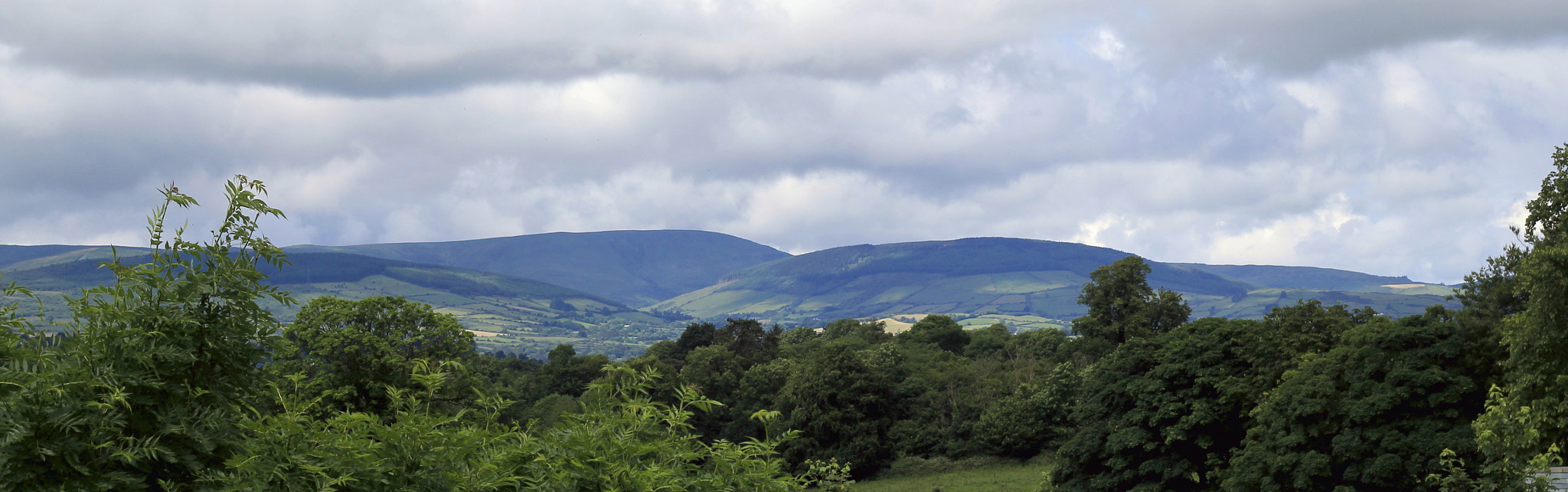 Canon EOS 550D (EOS Rebel T2i / EOS Kiss X4) + Canon EF 50mm F1.8 II sample photo. Clouds rolling in castleconnell ire photography