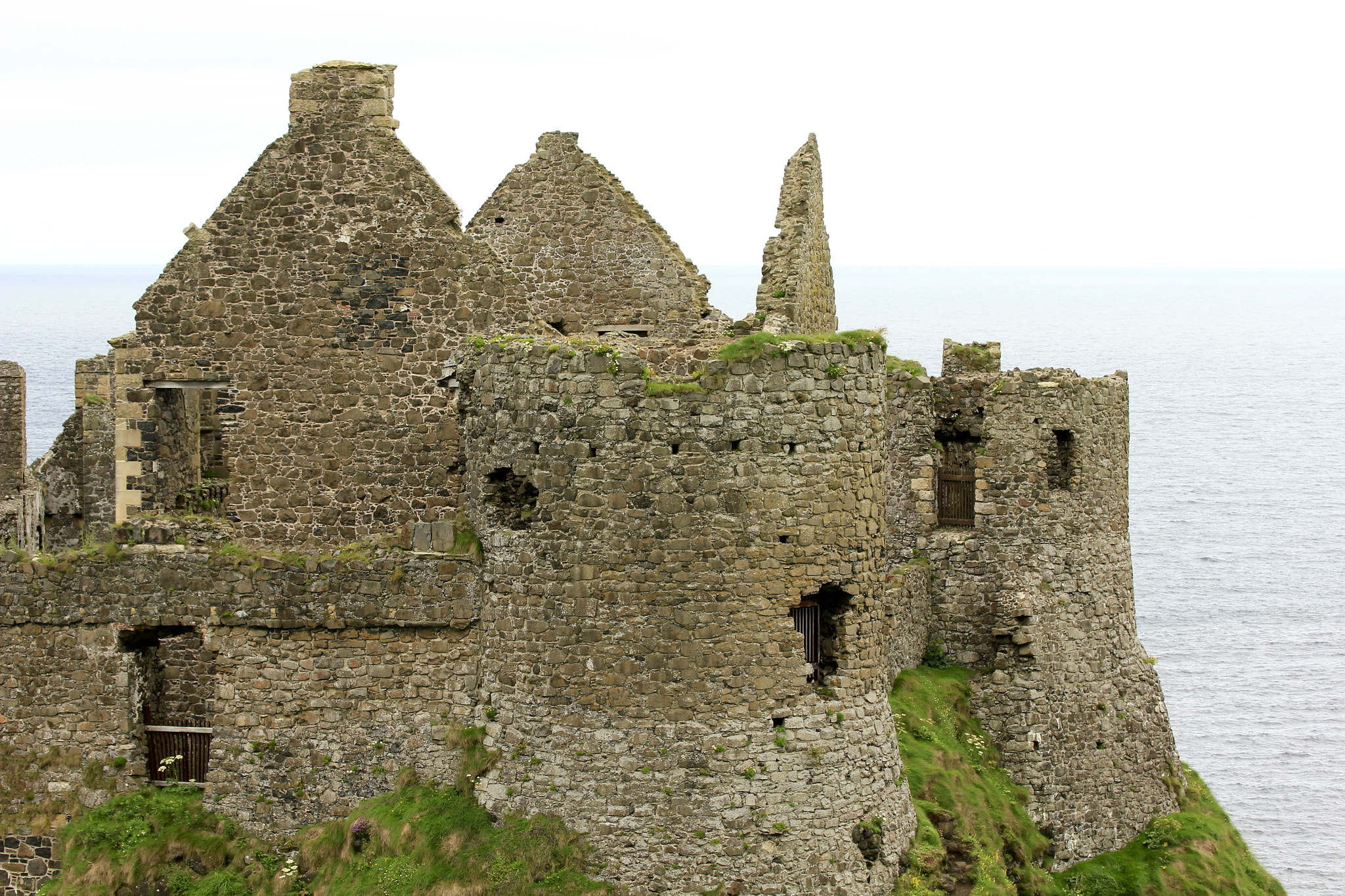 Canon EOS 550D (EOS Rebel T2i / EOS Kiss X4) sample photo. Dunluce castle photography