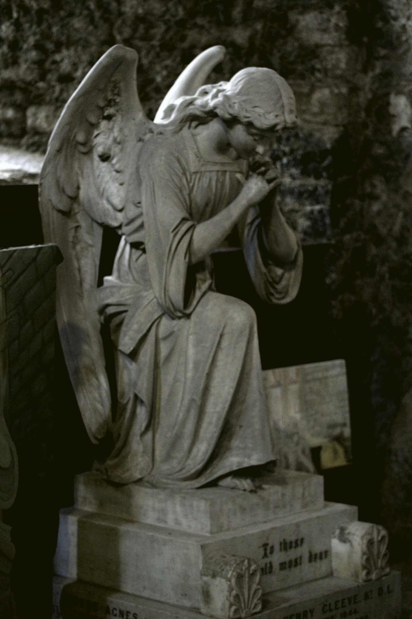 Canon EOS 550D (EOS Rebel T2i / EOS Kiss X4) sample photo. Praying angel photography