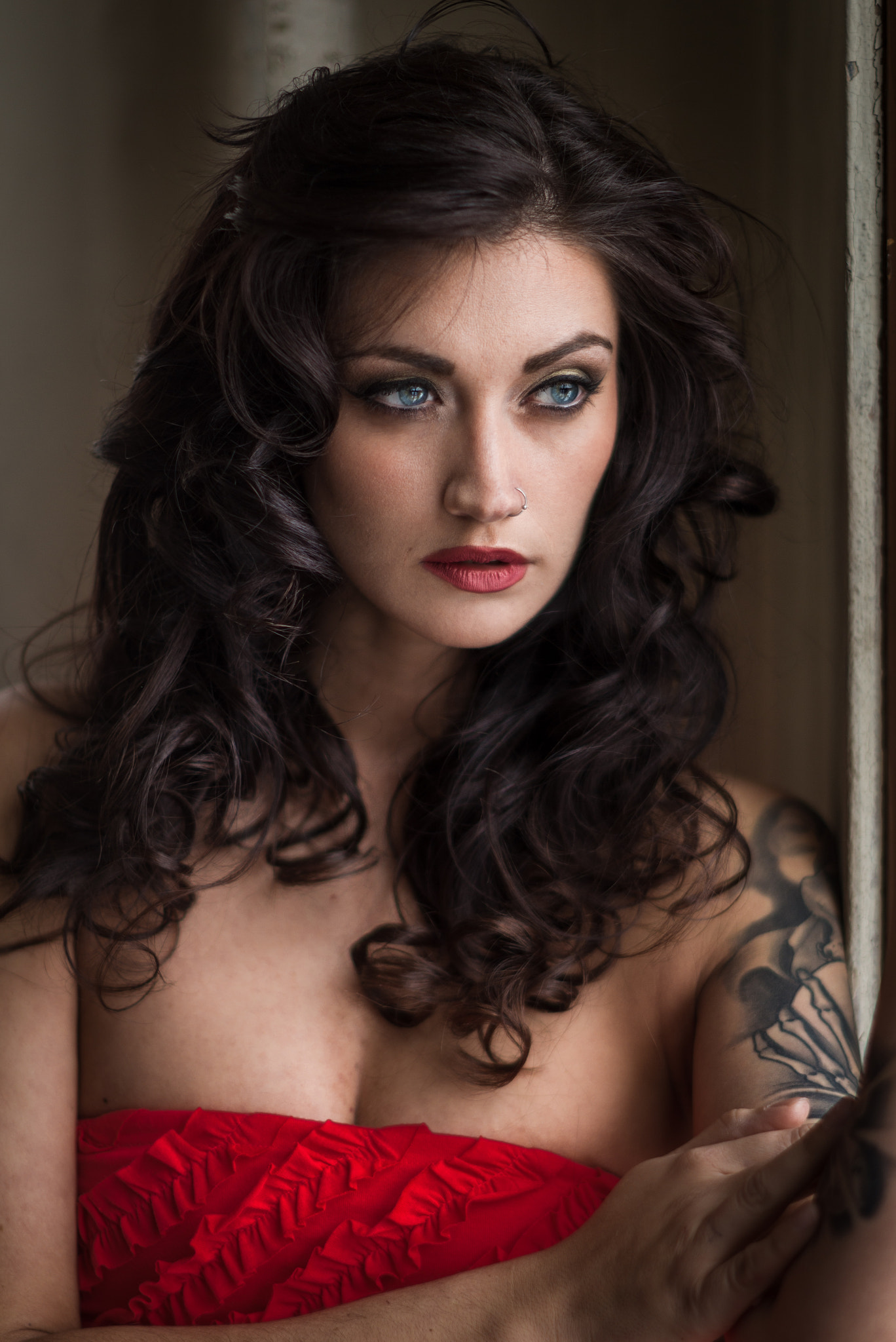 Summilux-M 1:1.4/75 sample photo. Kristin by the window photography