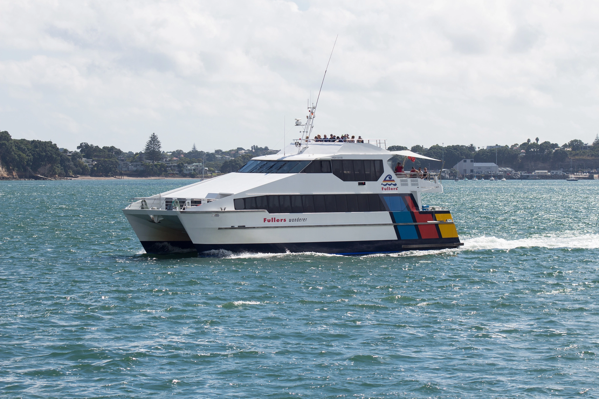 Canon EOS 700D (EOS Rebel T5i / EOS Kiss X7i) + Canon EF 80-200mm F4.5-5.6 II sample photo. Fullers auckland ferry wanderer photography