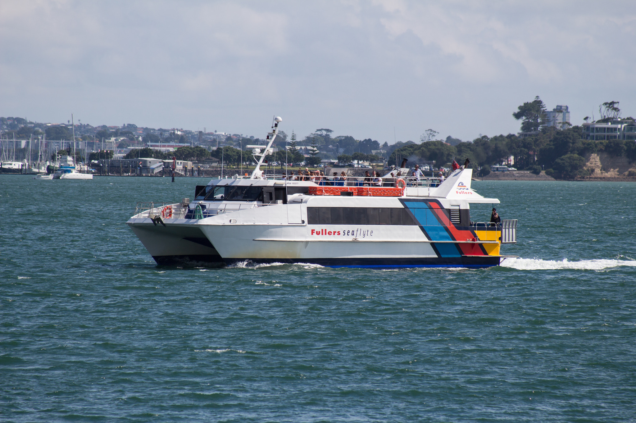 Canon EOS 700D (EOS Rebel T5i / EOS Kiss X7i) + Canon EF 80-200mm F4.5-5.6 II sample photo. Fullers auckland ferry seaflyte photography