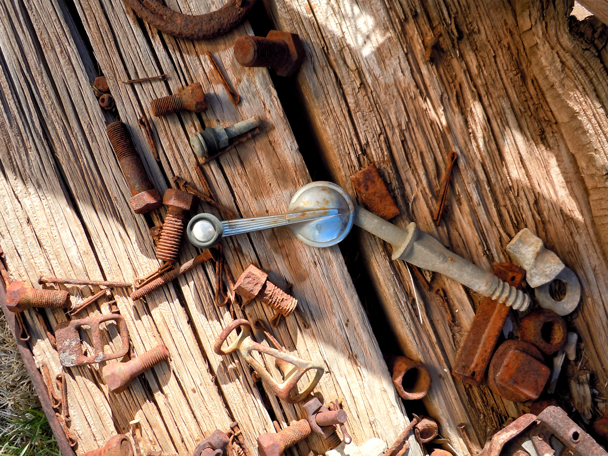 Nikon Coolpix S6000 sample photo. Nuts and bolts photography