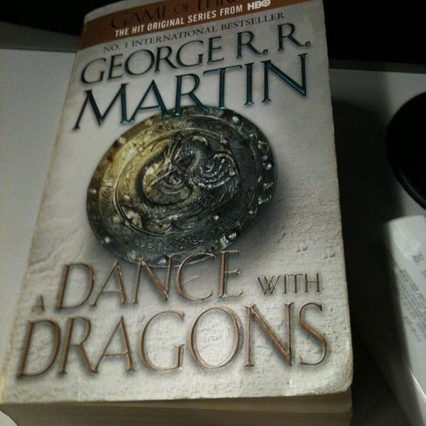 Dobrze ze jest co czytać w podróży ) by Sebastian Szwarc / 500px