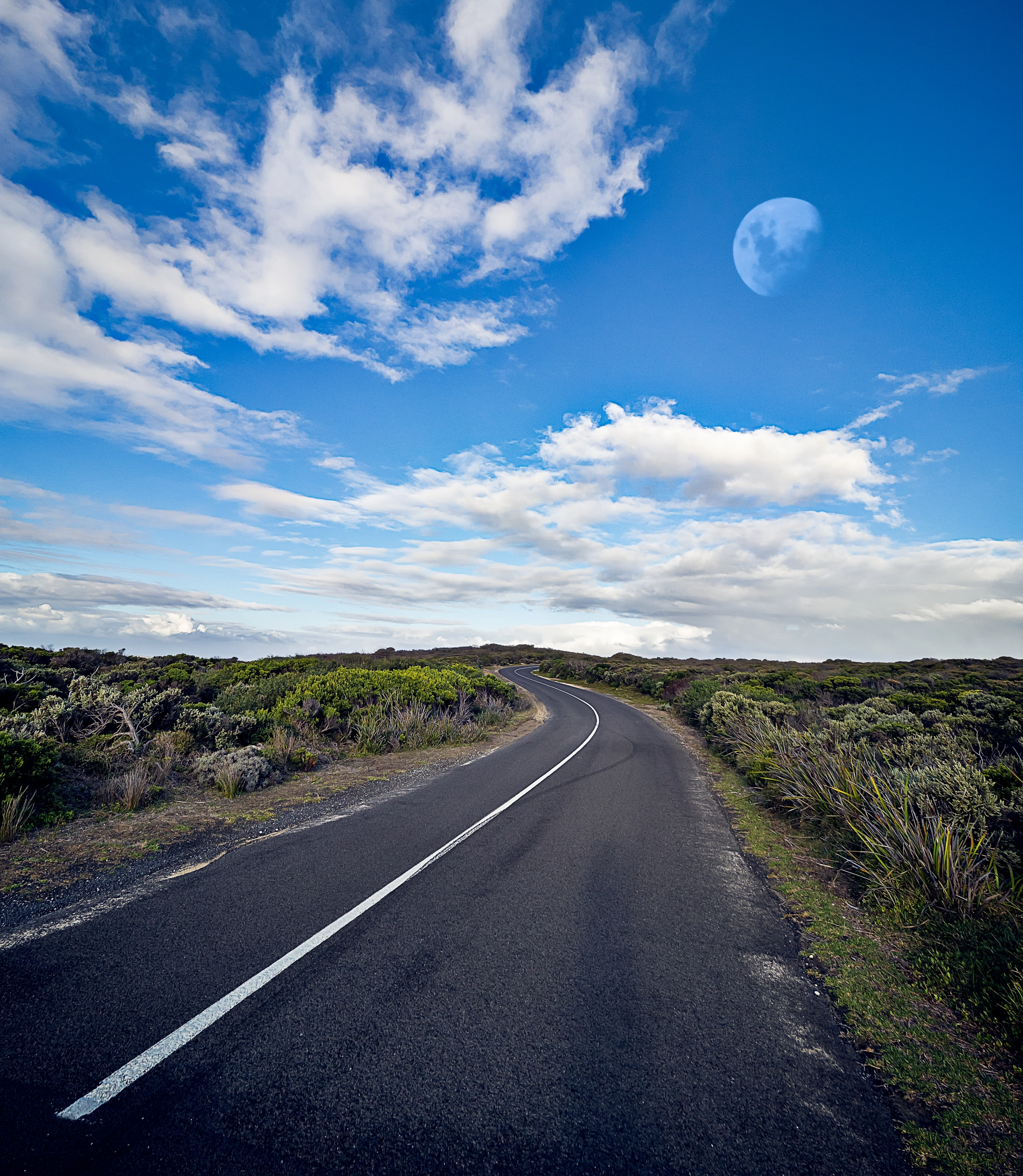 Olympus M.Zuiko Digital ED 7-14mm F2.8 PRO sample photo. The road to the moon photography