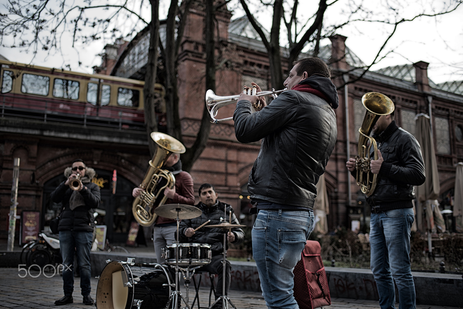 AF-S Nikkor 35mm f/1.8G sample photo. Street band at hackescher markt photography
