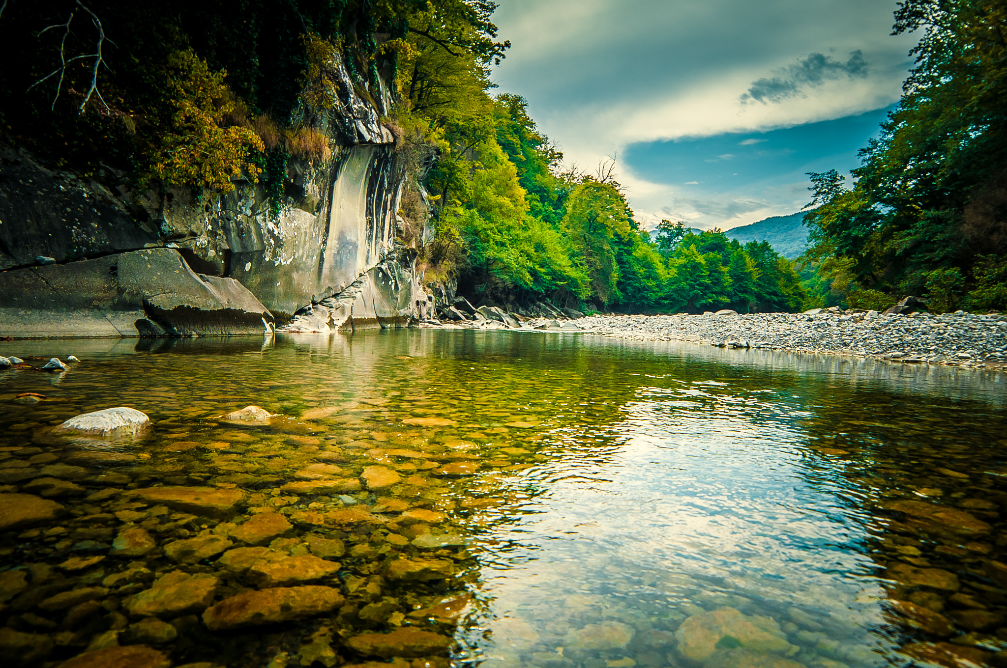 Samyang 14mm F2.8 ED AS IF UMC sample photo. River photography