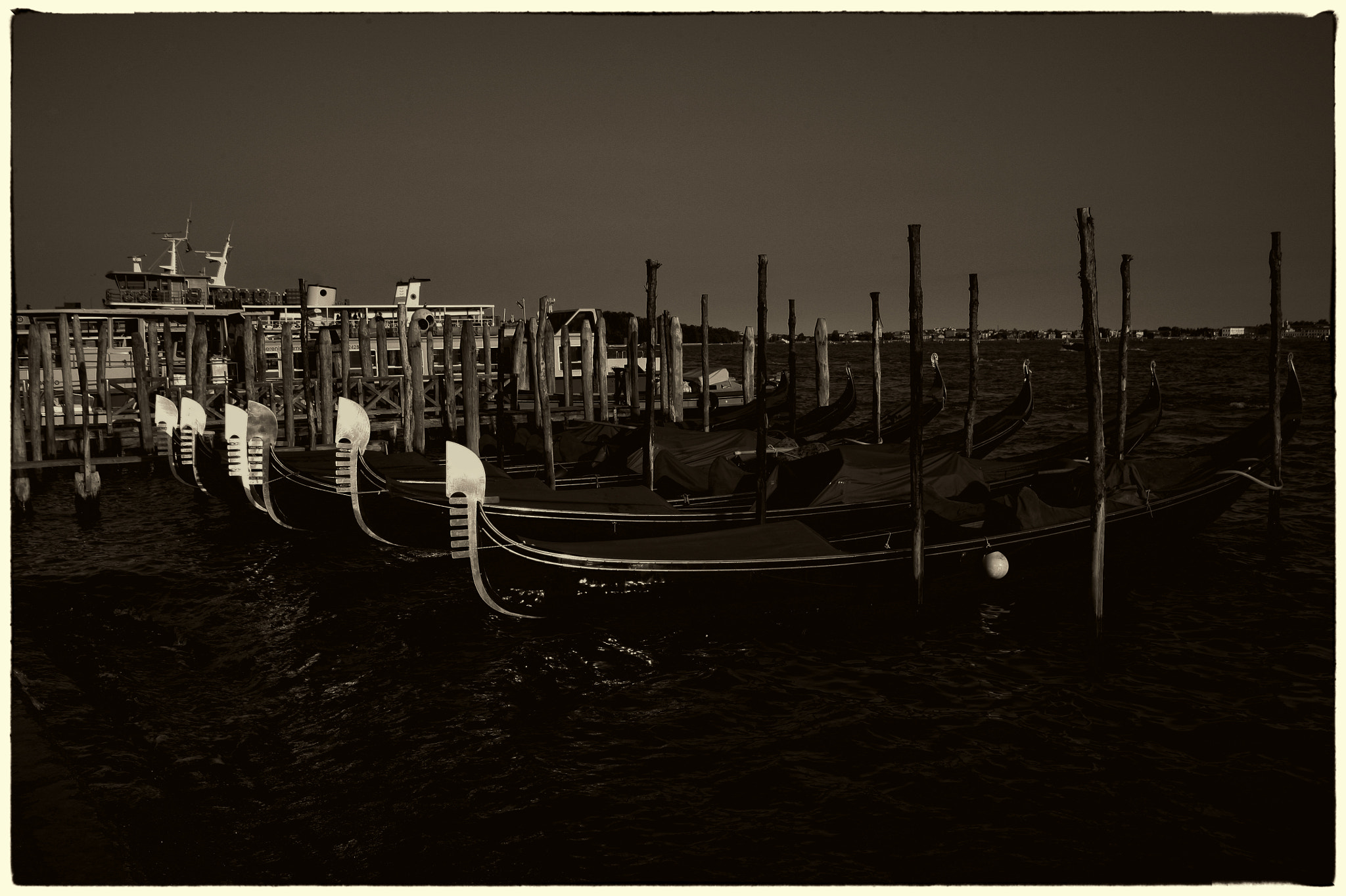 Canon EOS 5D + Tamron AF 19-35mm f/3.5-4.5 sample photo. Vicino di piazza san marco photography