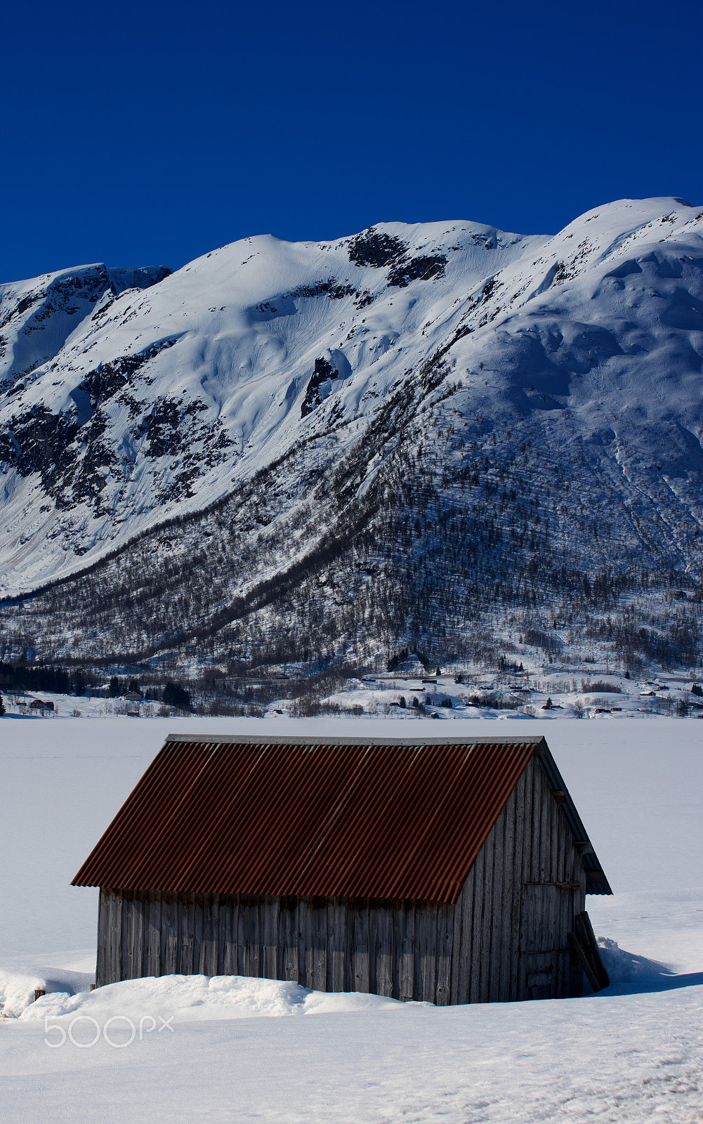 Pentax smc DA* 50-135mm F2.8 ED (IF) SDM sample photo. Winter sea cabin photography