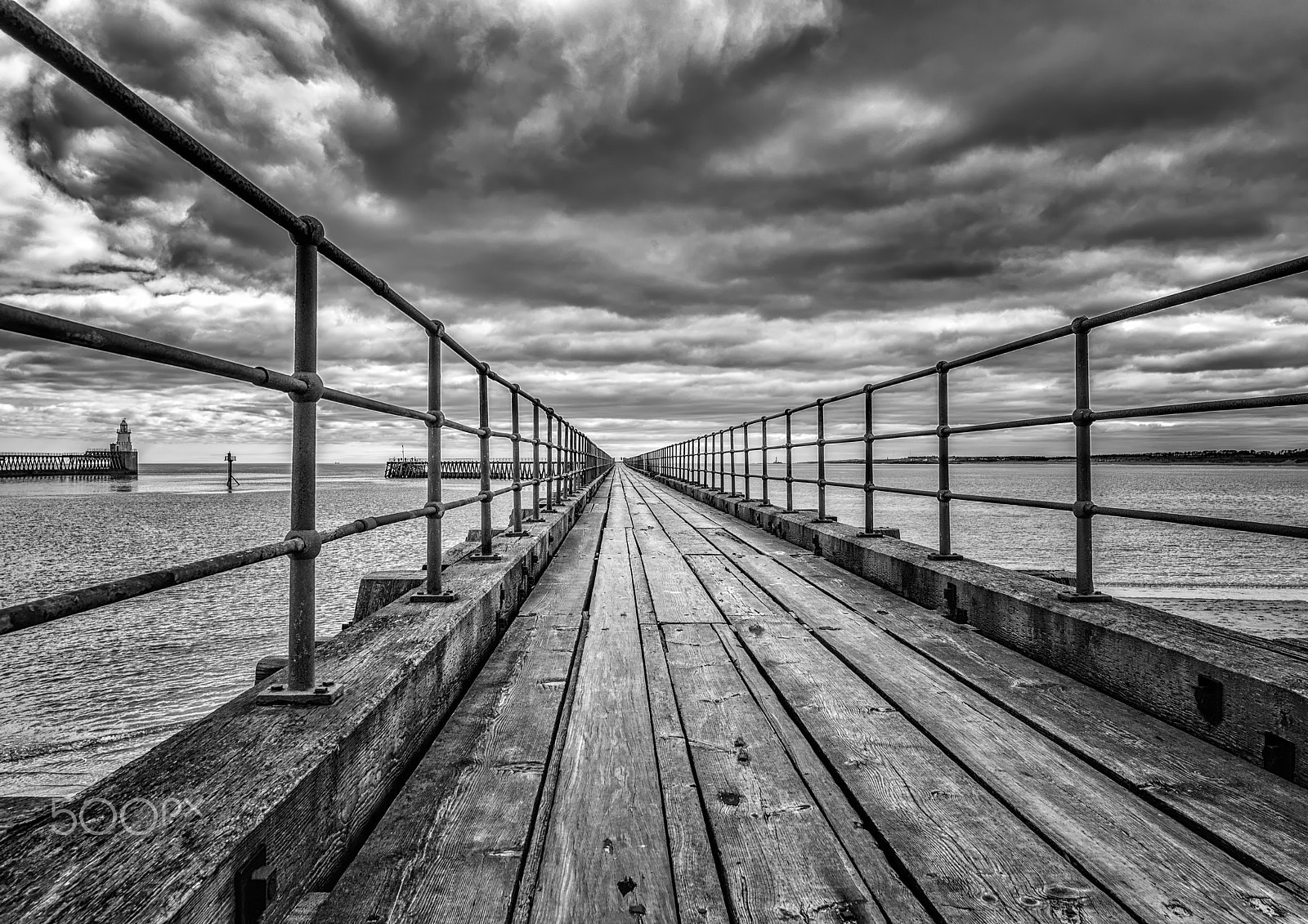 Canon TS-E 24.0mm f/3.5 L II sample photo. Blyth pier iv - vanishing point photography