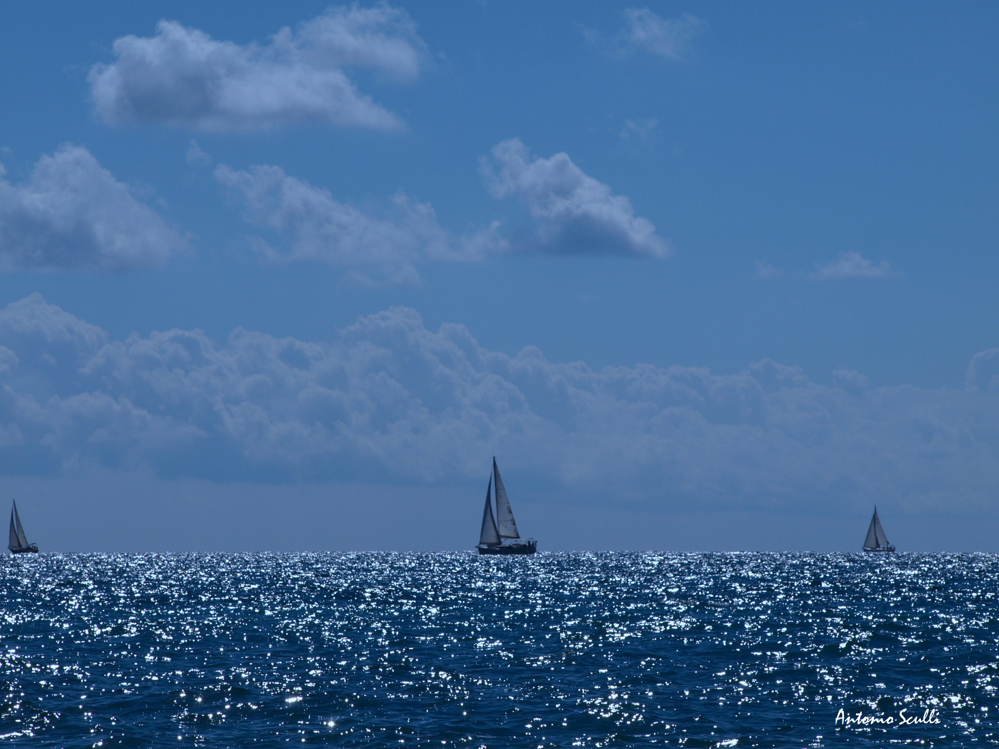 Olympus Zuiko Digital ED 40-150mm F4.0-5.6 sample photo. ... a largo di genova .......... photography