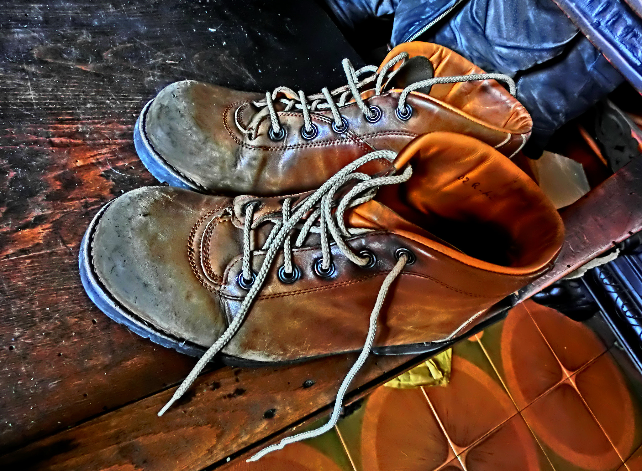 CASIO EX-ZR200 sample photo. Old shoes photography