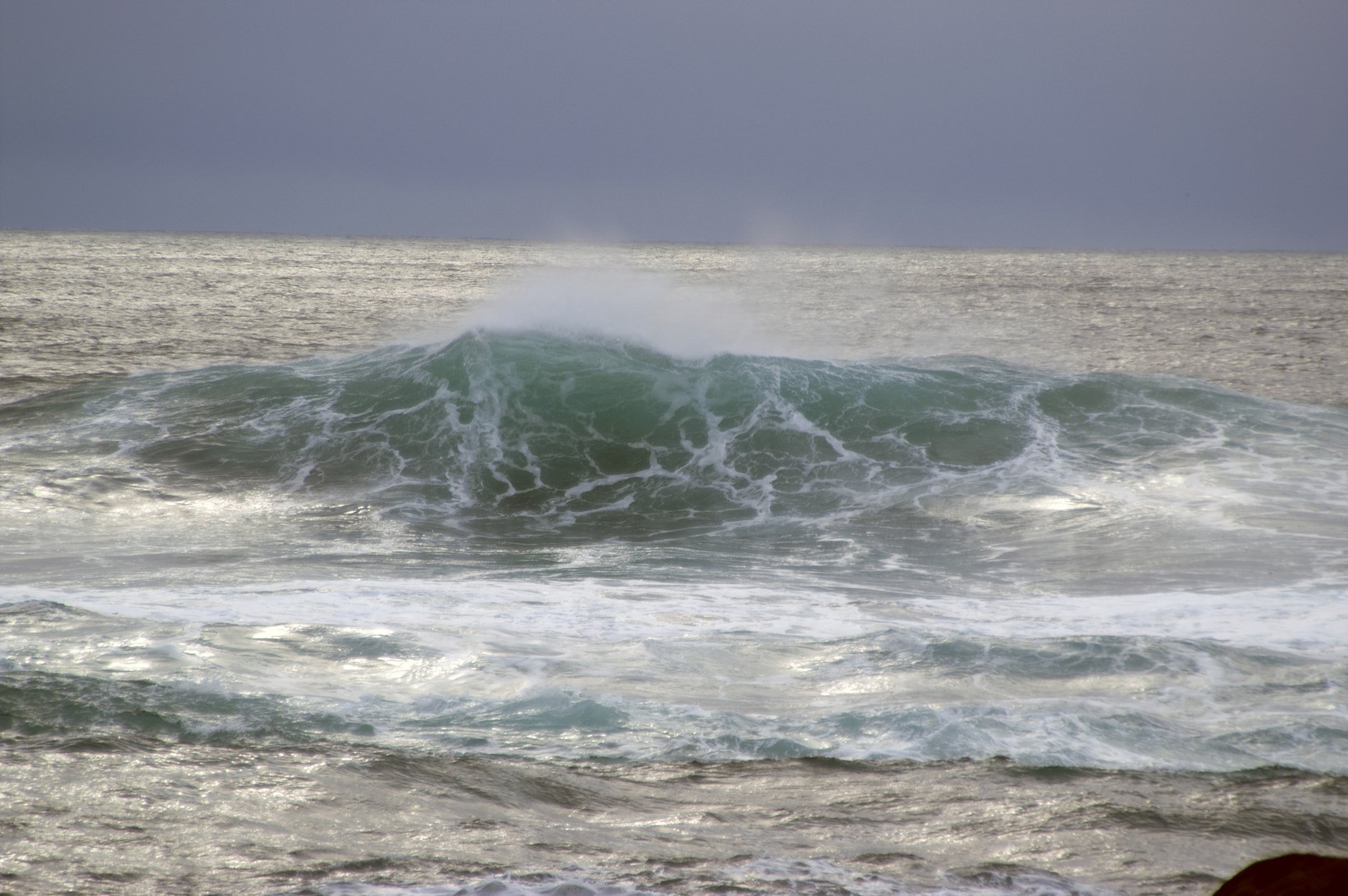 KONICA MINOLTA MAXXUM 5D sample photo. A wave in the making photography