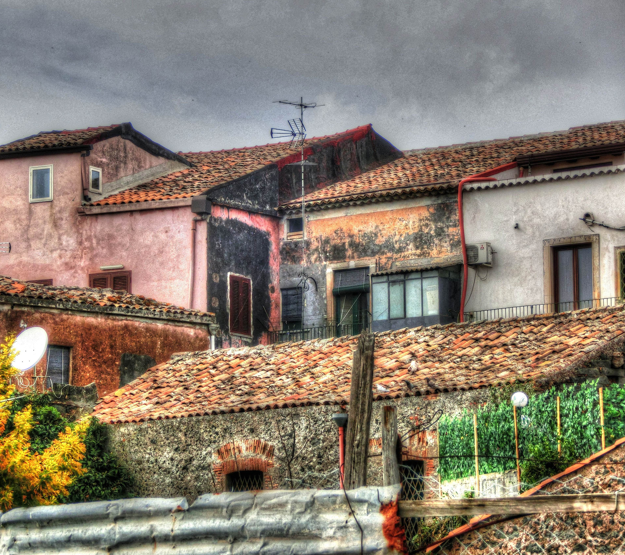 CASIO EX-ZR200 sample photo. Old houses photography