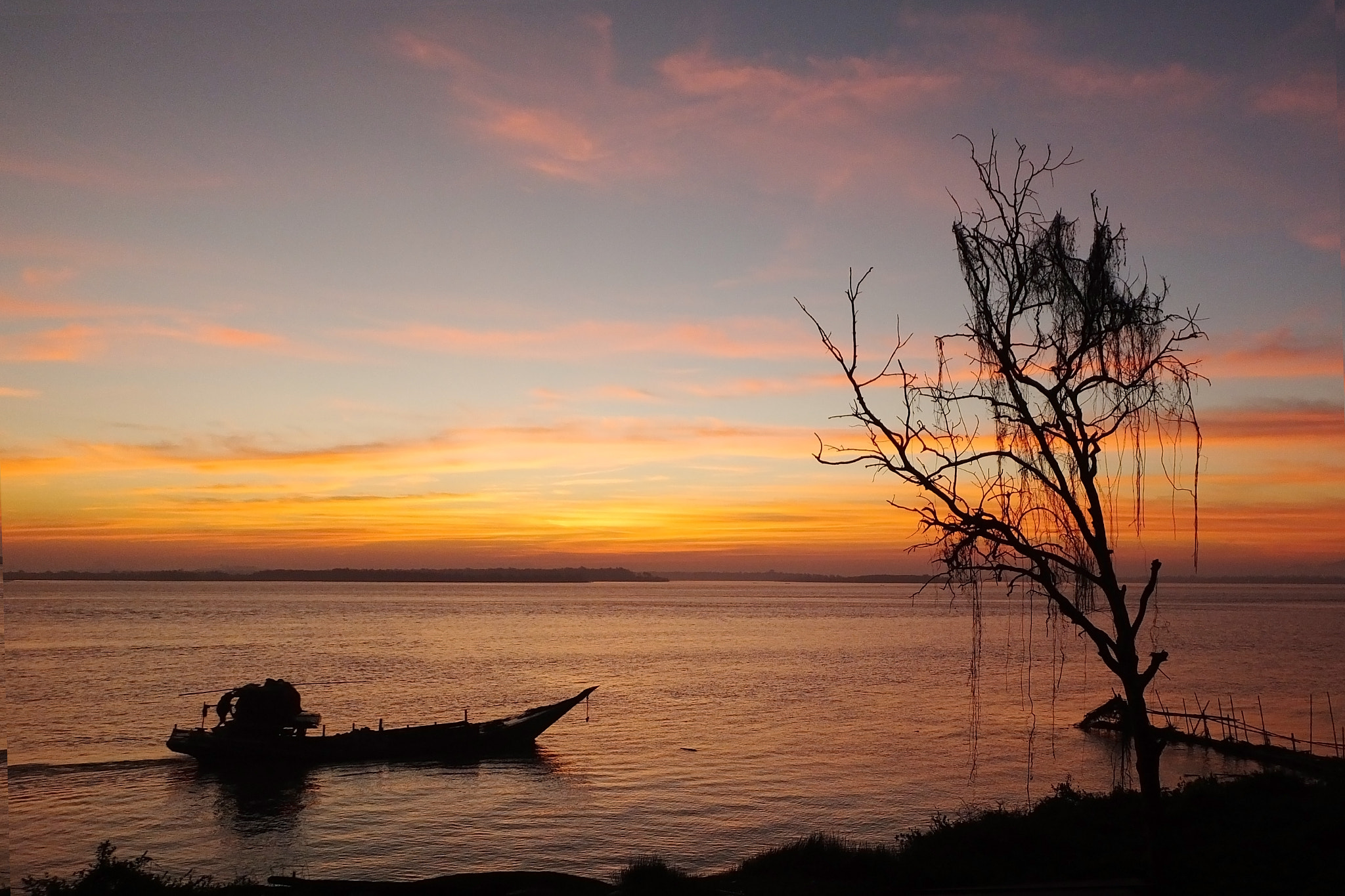 Fujifilm FinePix HS55EXR sample photo. Dawn at thanlwin river martaban myanmar photography
