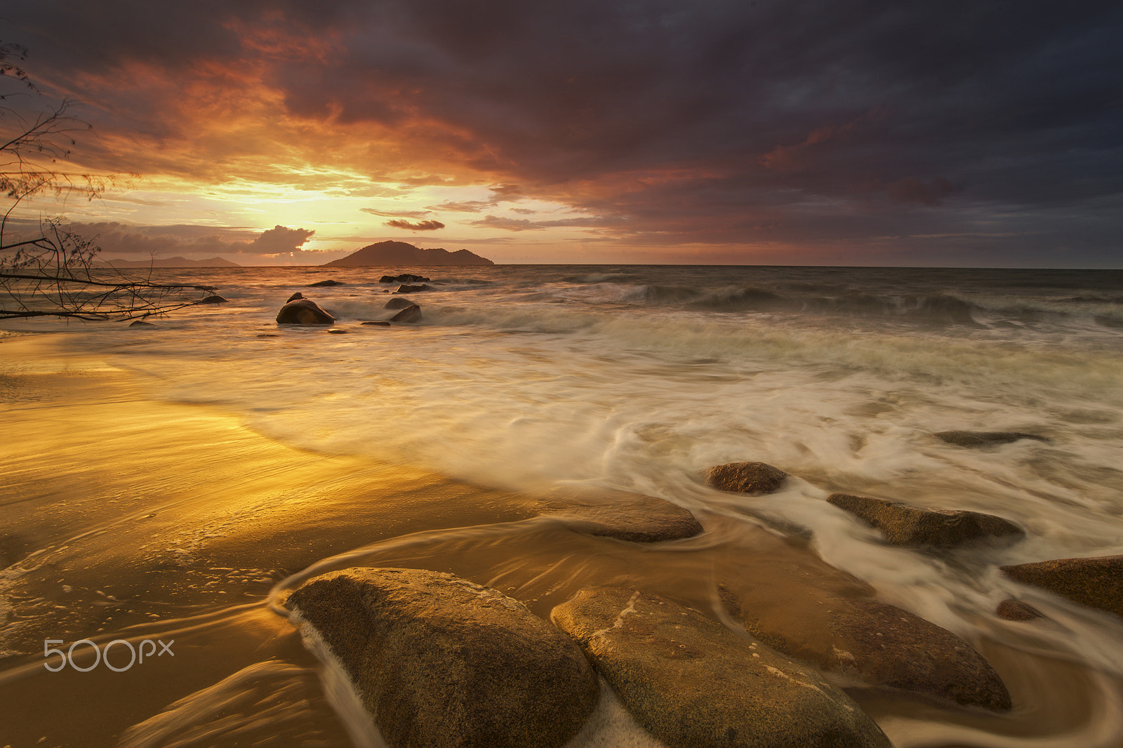 Sony a7 + Sony Vario-Tessar T* FE 16-35mm F4 ZA OSS sample photo. Happy sunset time photography