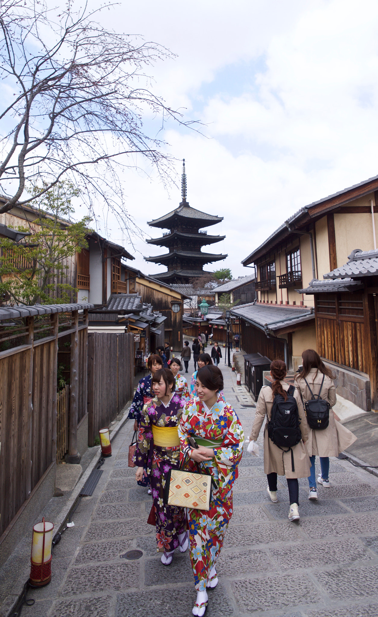 ZEISS Touit 12mm F2.8 sample photo. Pagato in old kyoto photography